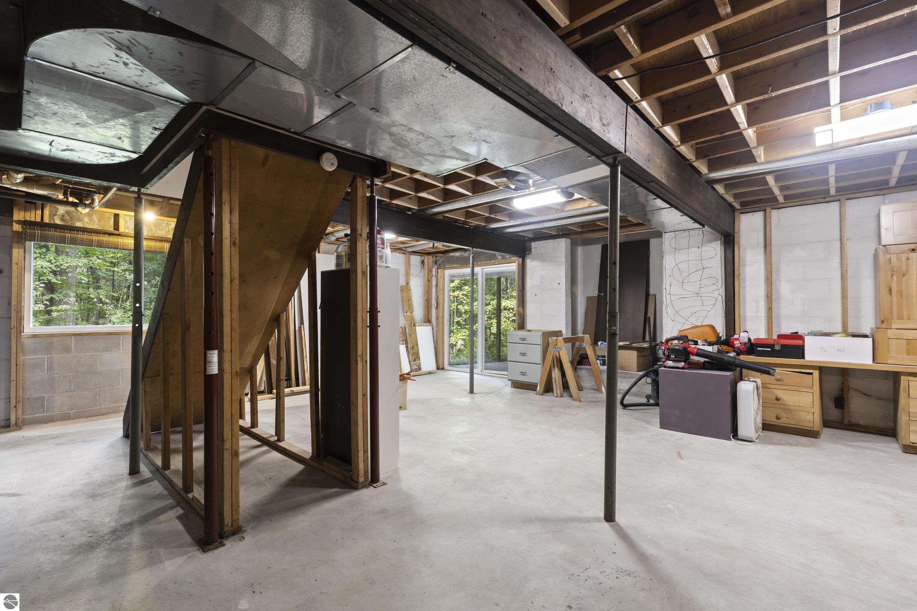 2737 Ellsworth Trail