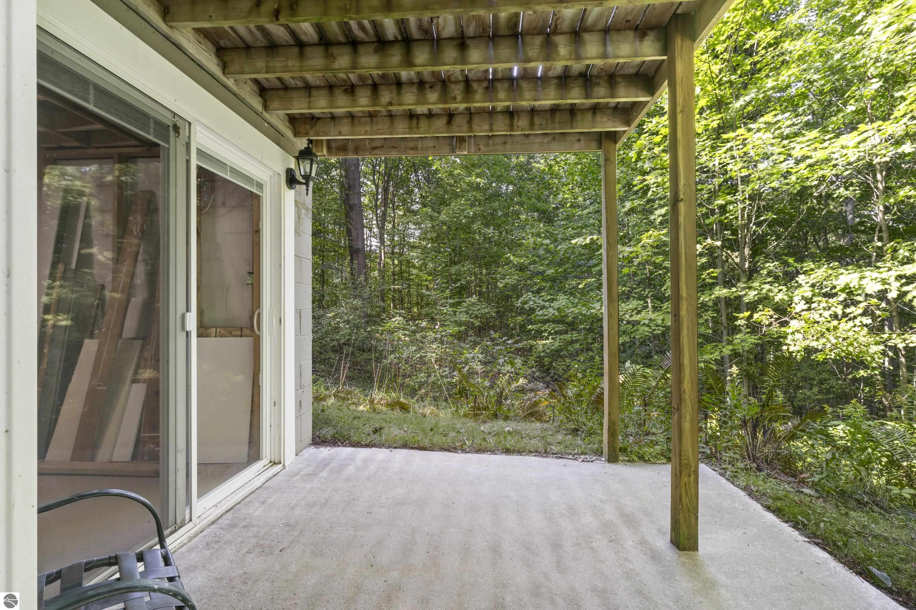 2737 Ellsworth Trail