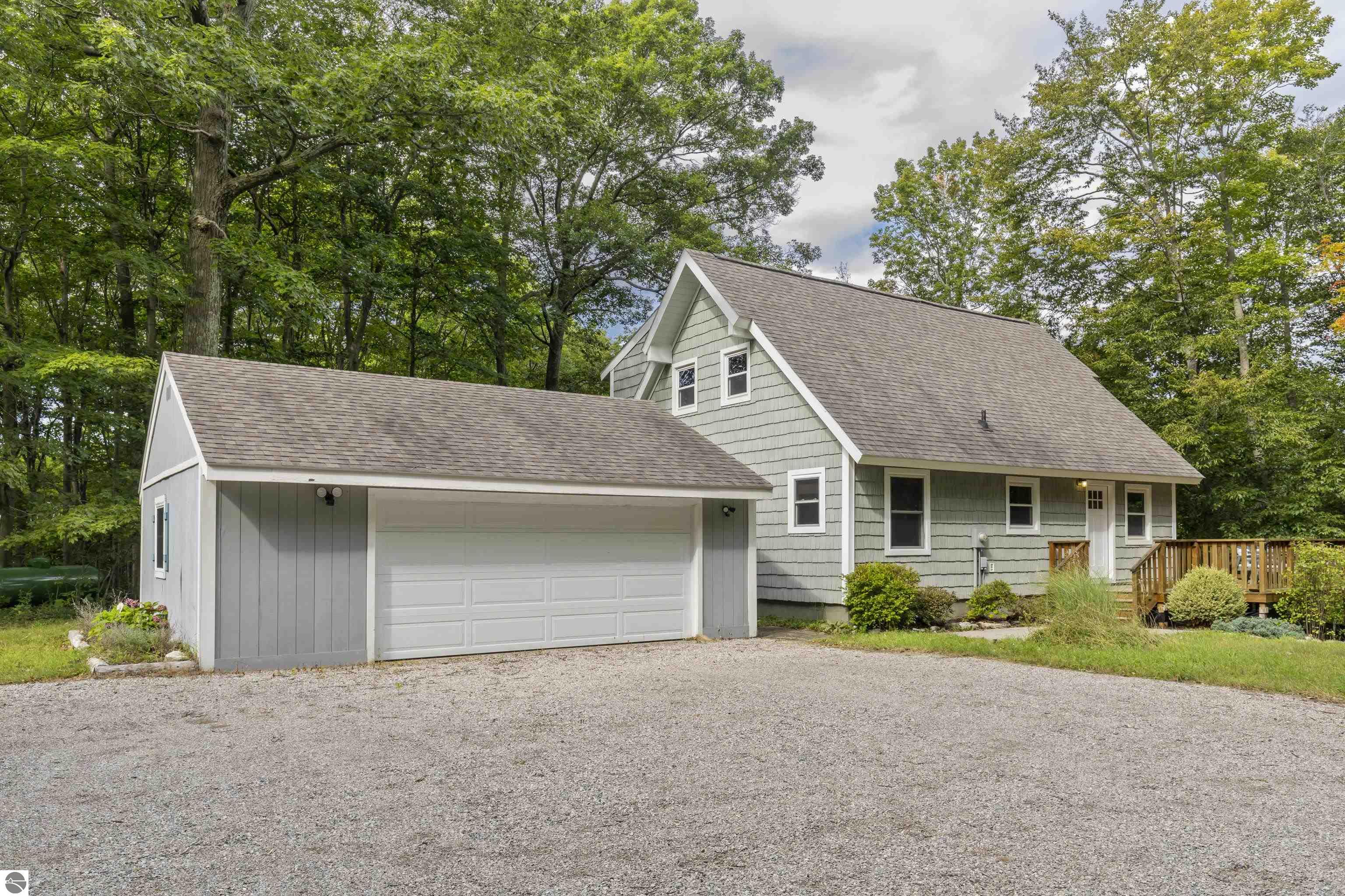 2737 Ellsworth Trail