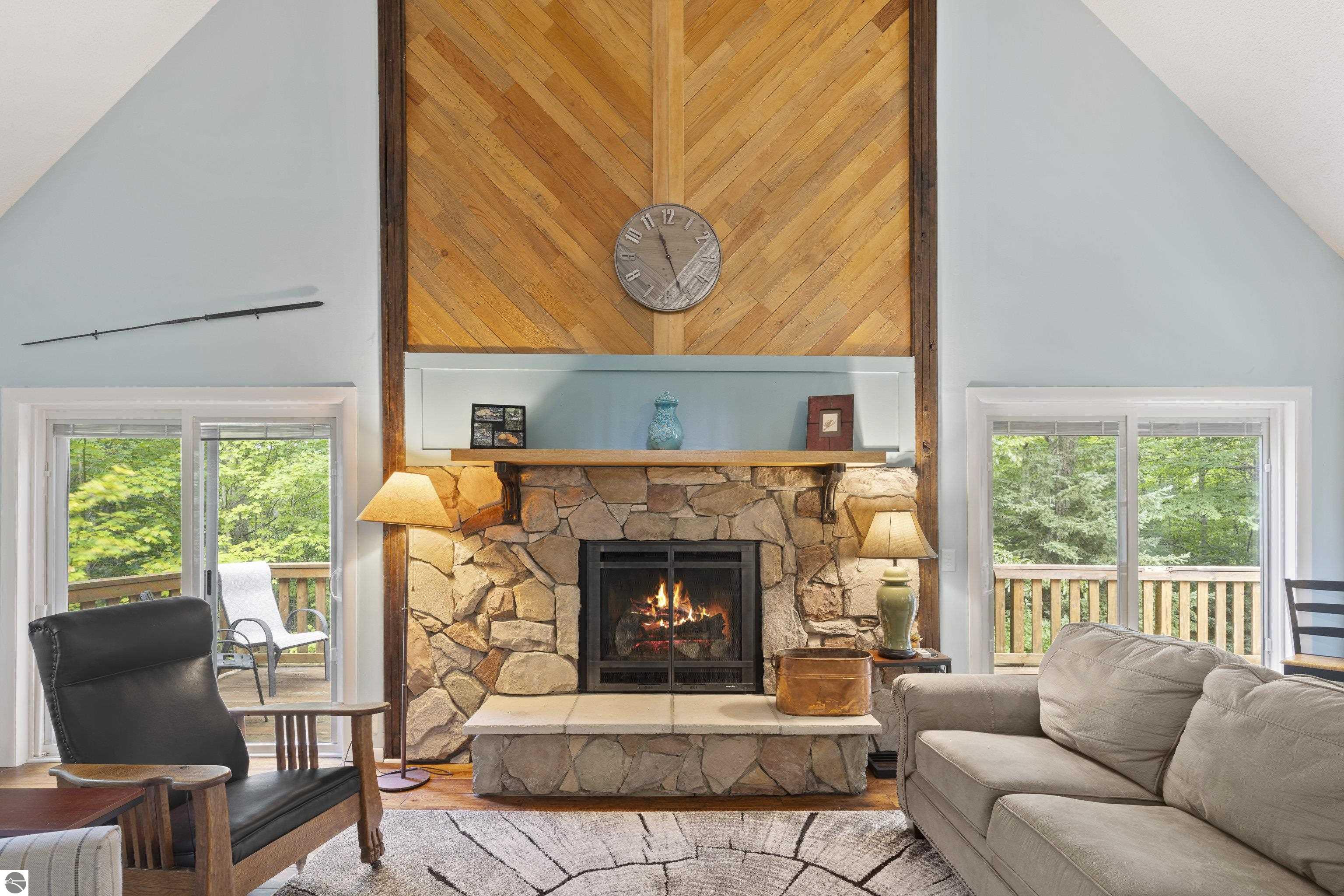 2737 Ellsworth Trail