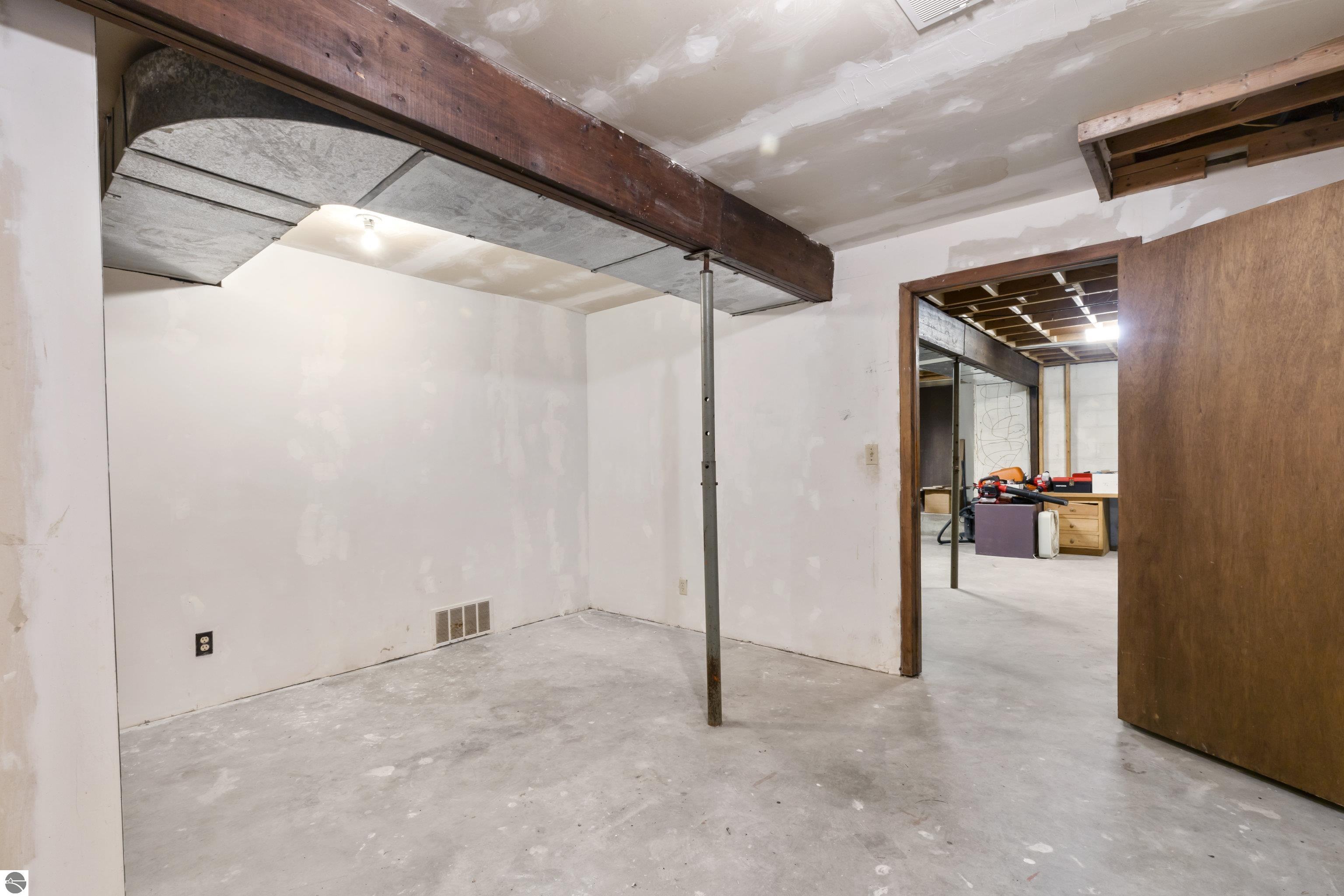 2737 Ellsworth Trail