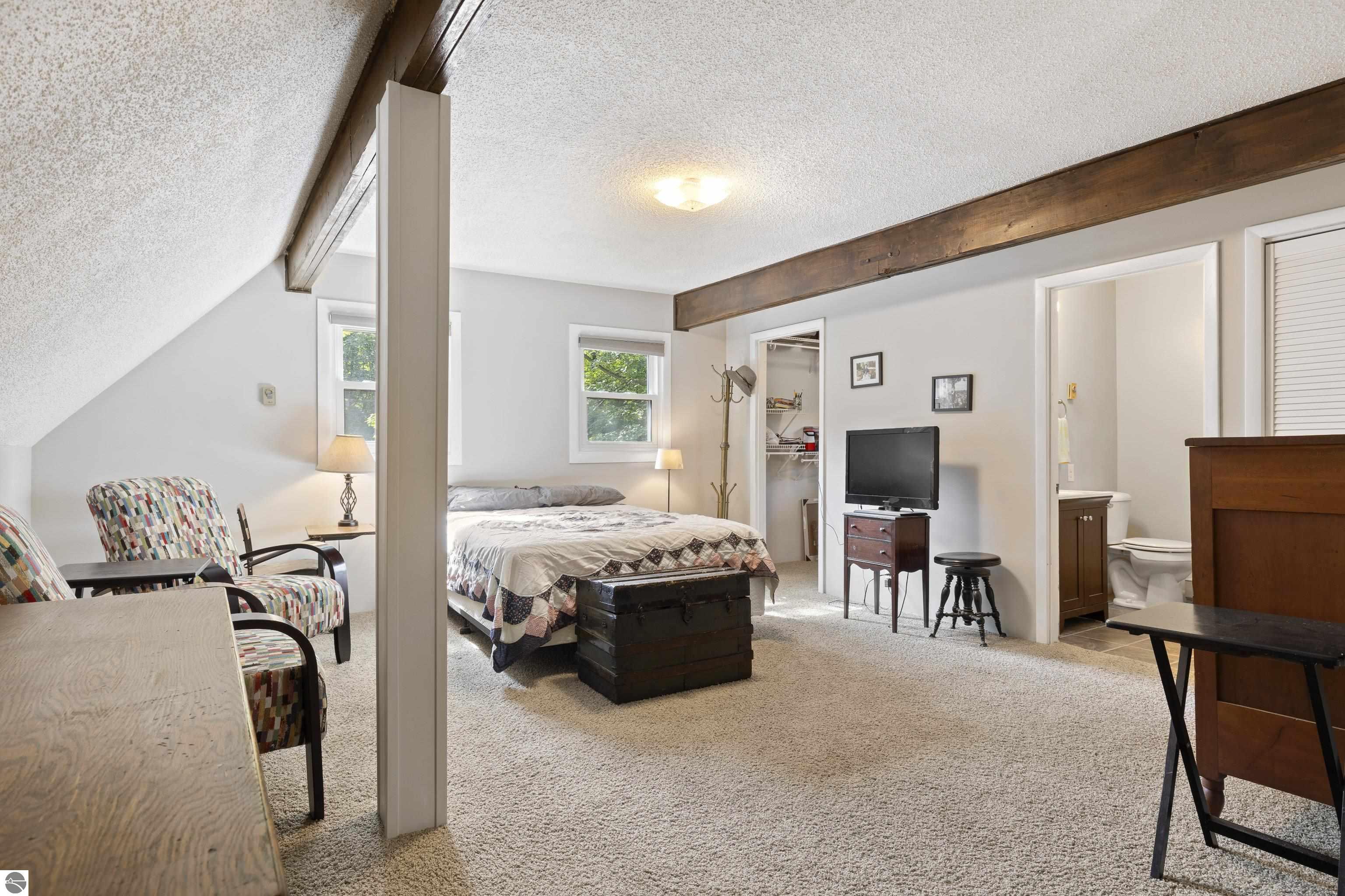 2737 Ellsworth Trail