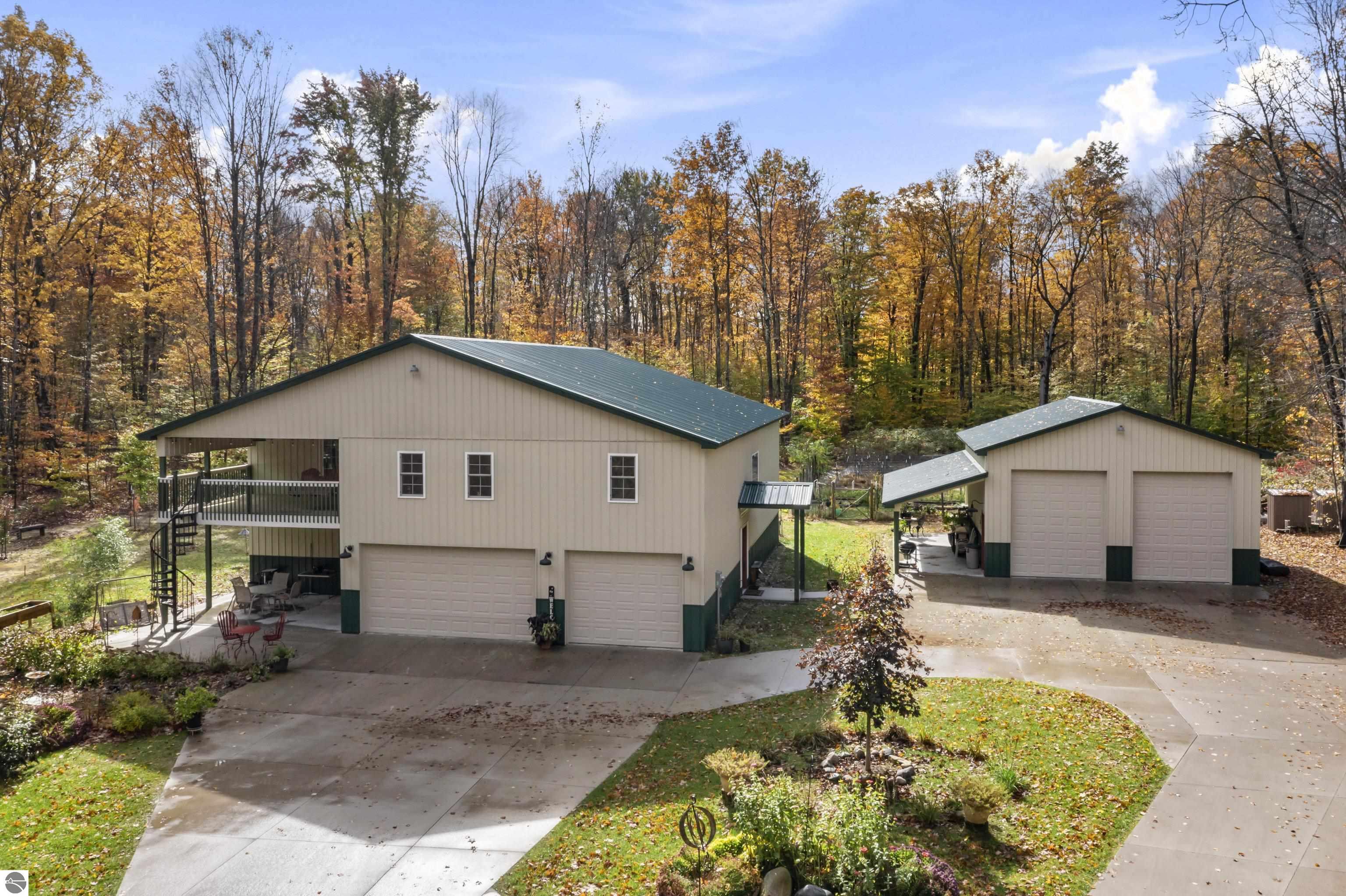 2438 Northwoods Drive