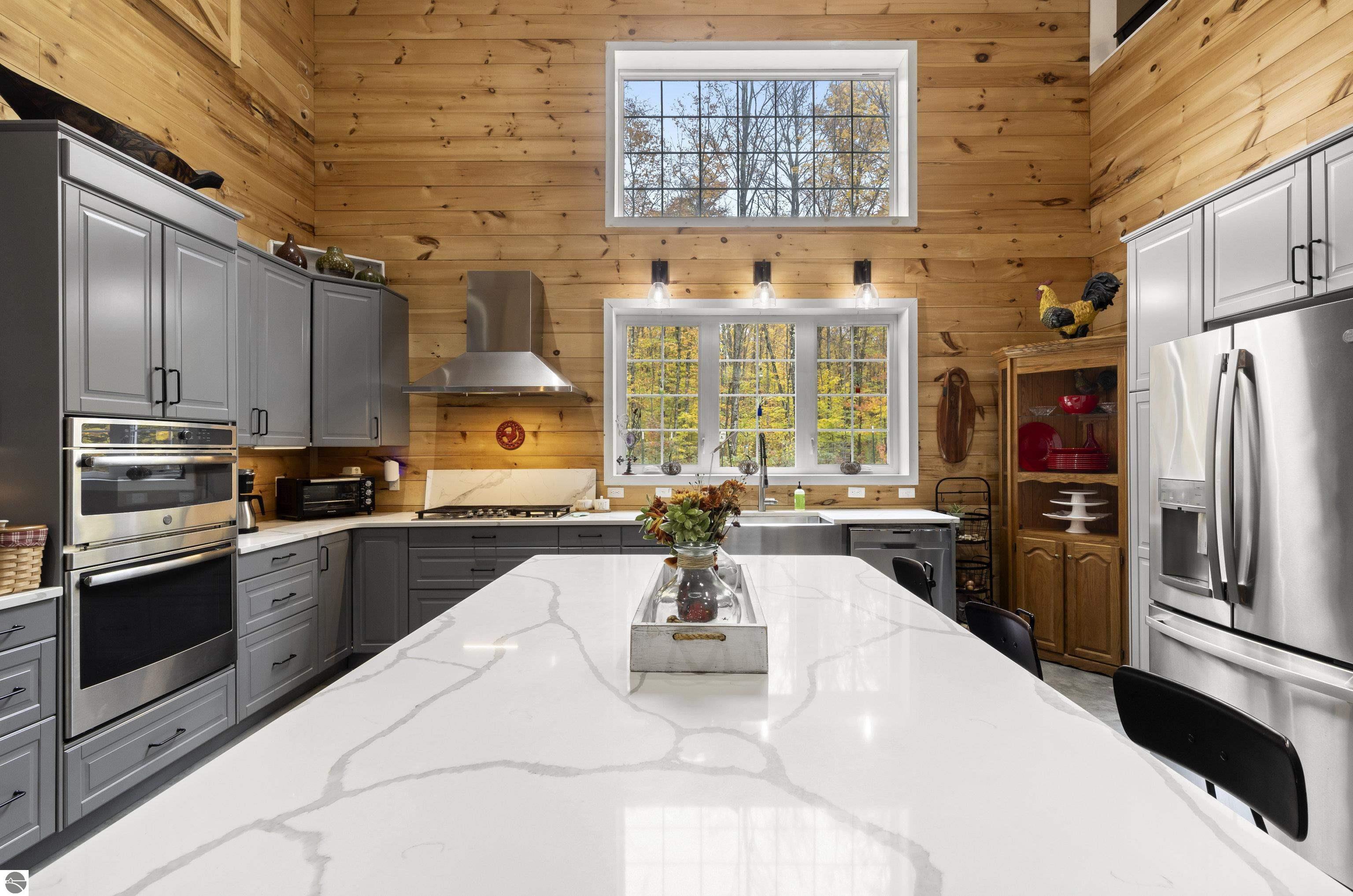 2438 Northwoods Drive