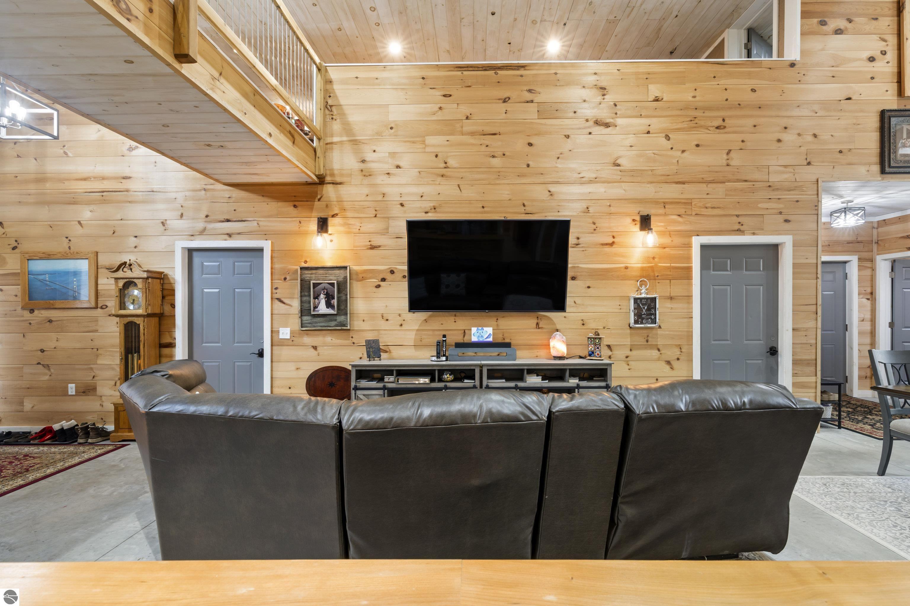 2438 Northwoods Drive