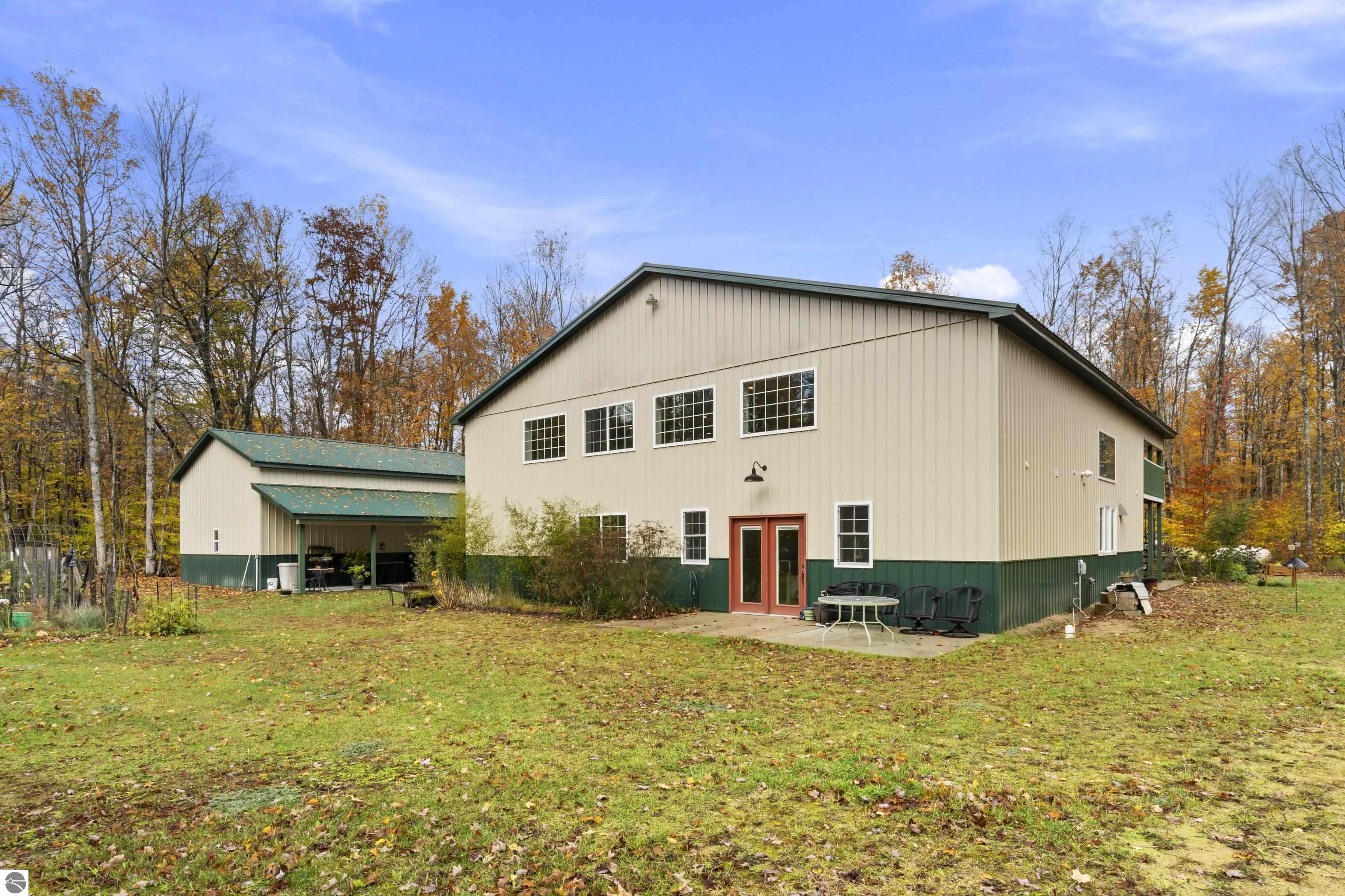 2438 Northwoods Drive