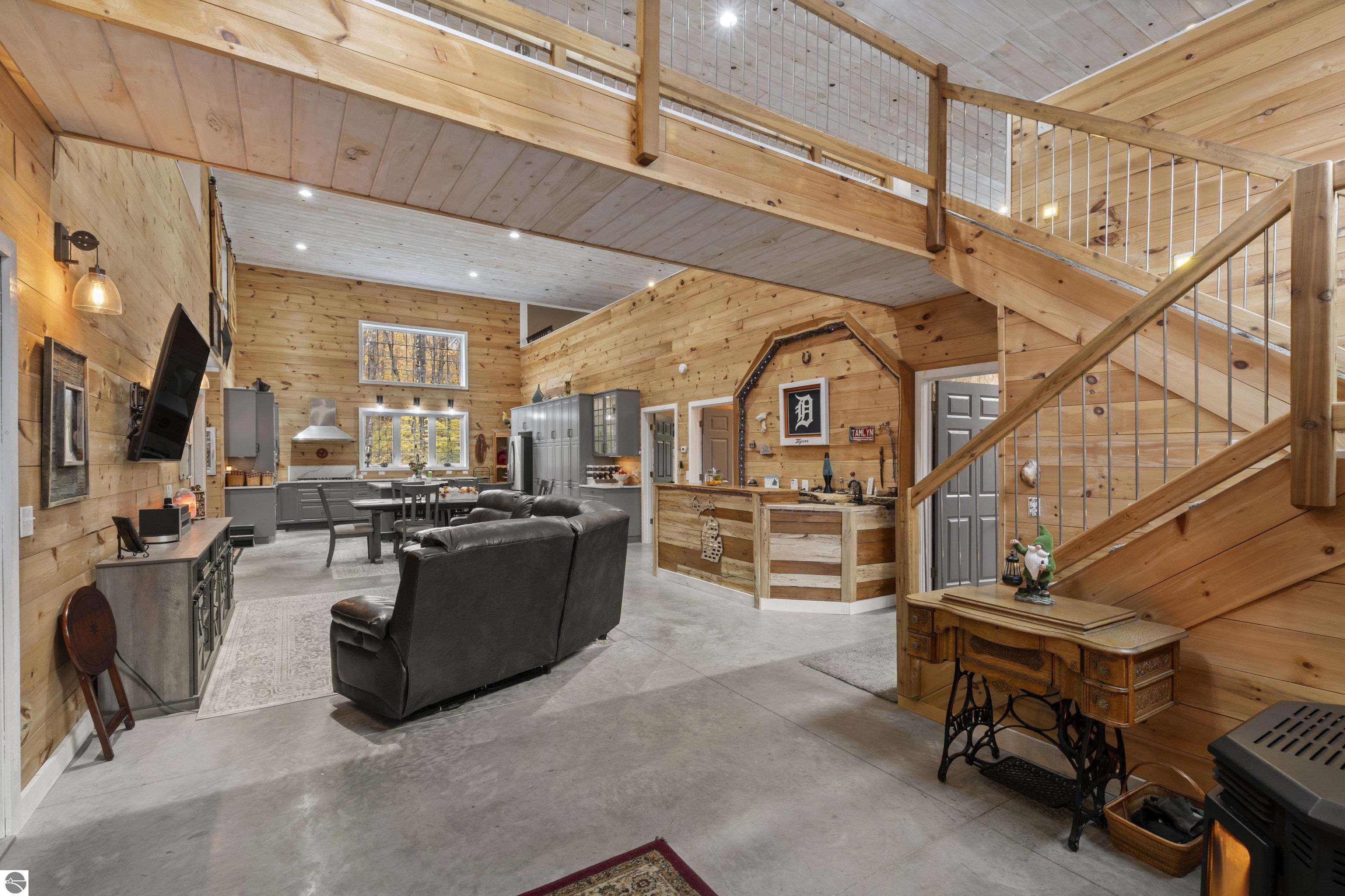 2438 Northwoods Drive