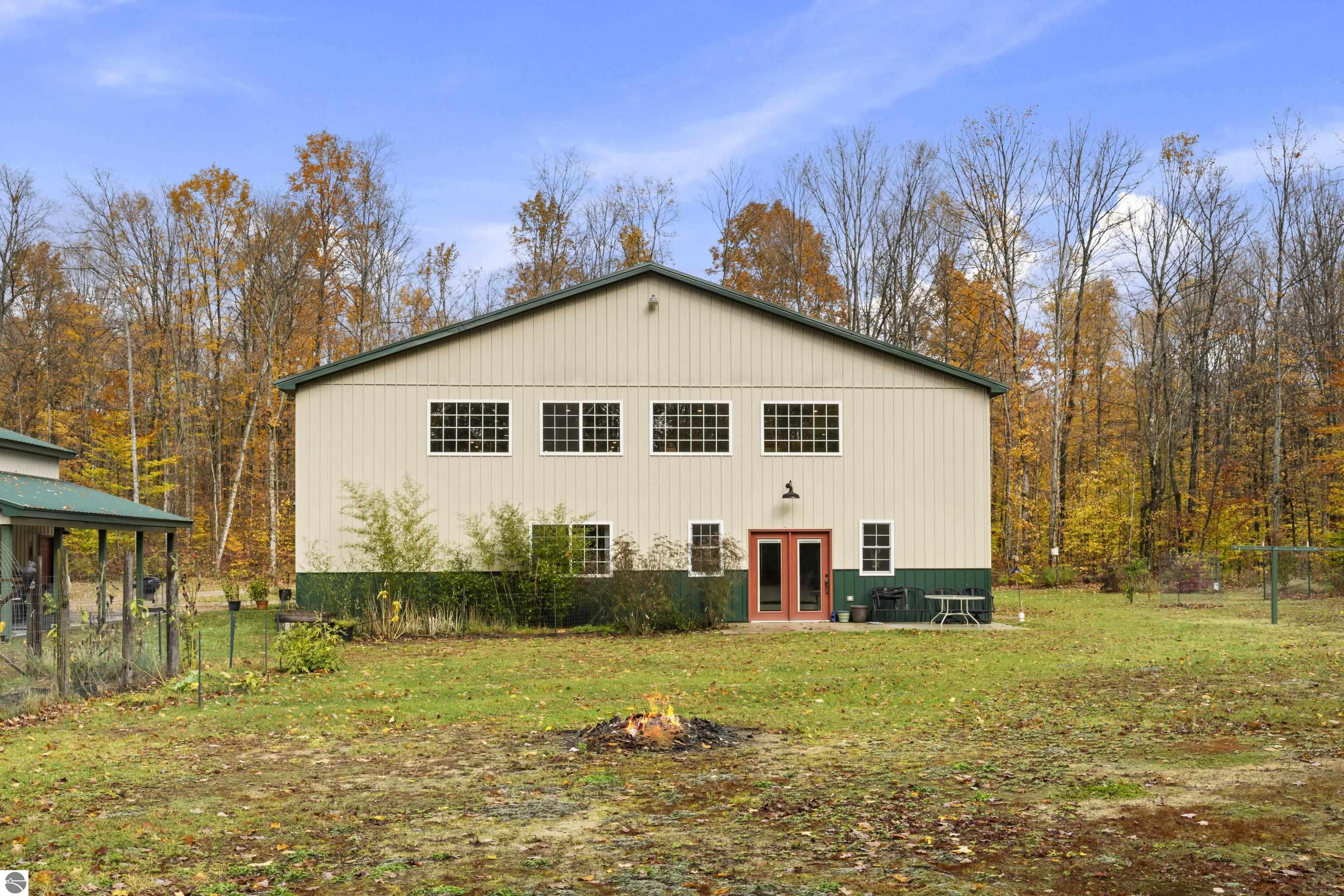 2438 Northwoods Drive