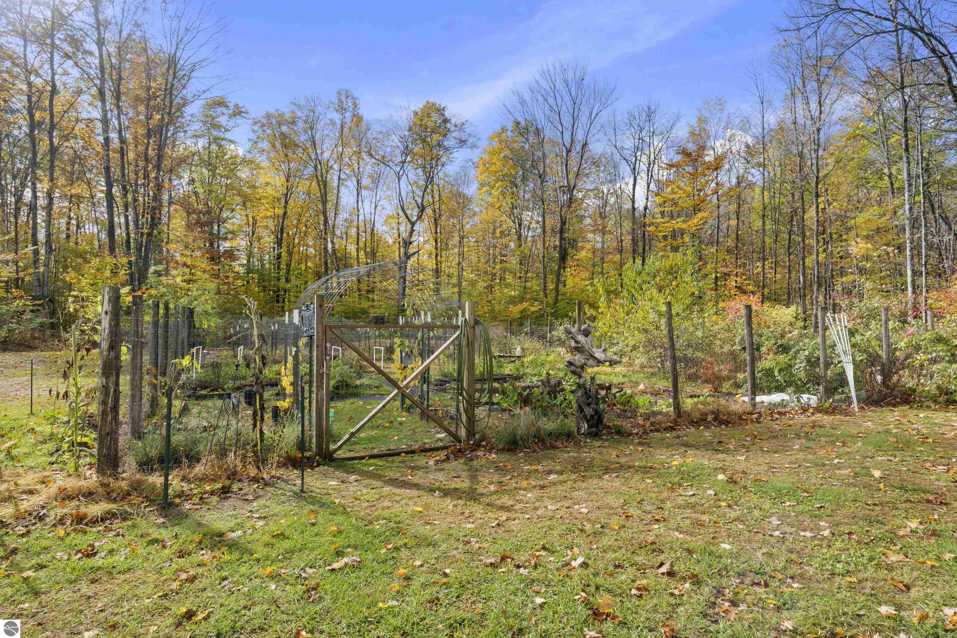 2438 Northwoods Drive