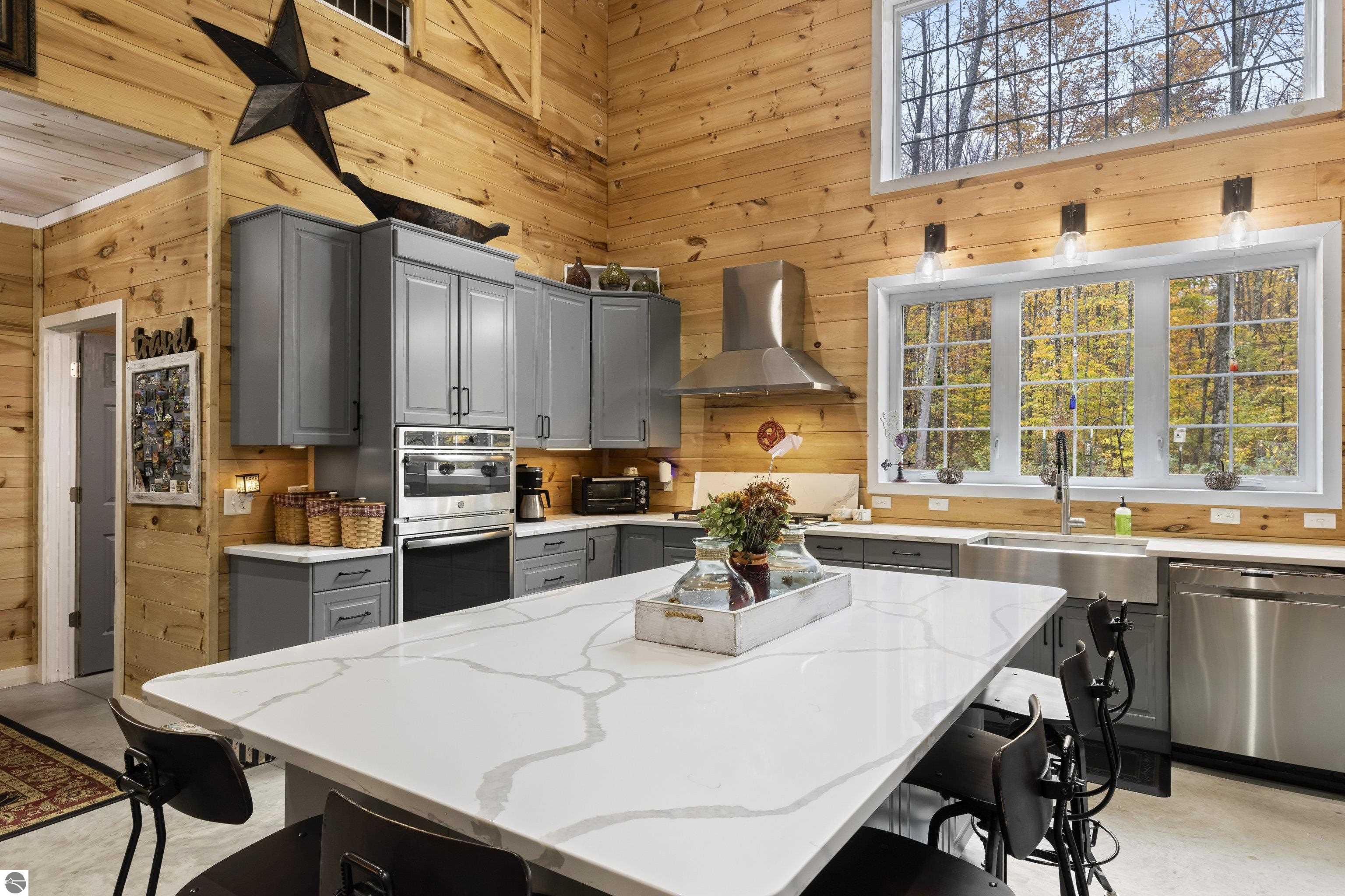 2438 Northwoods Drive