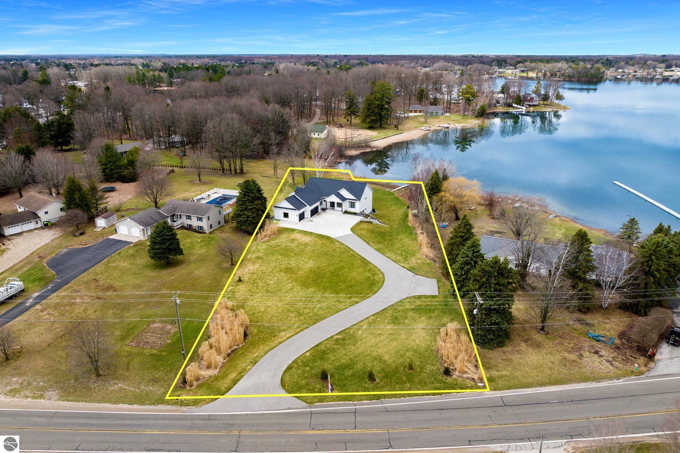 504 S East Silver Lake Road