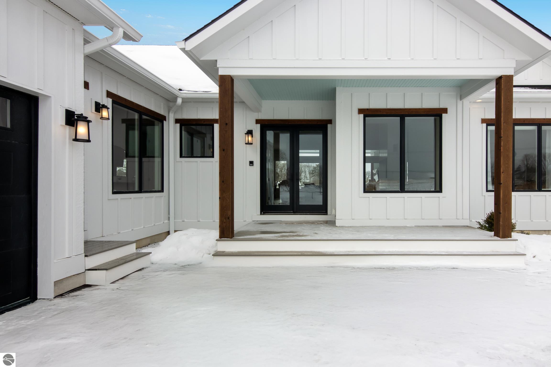 504 S East Silver Lake Road