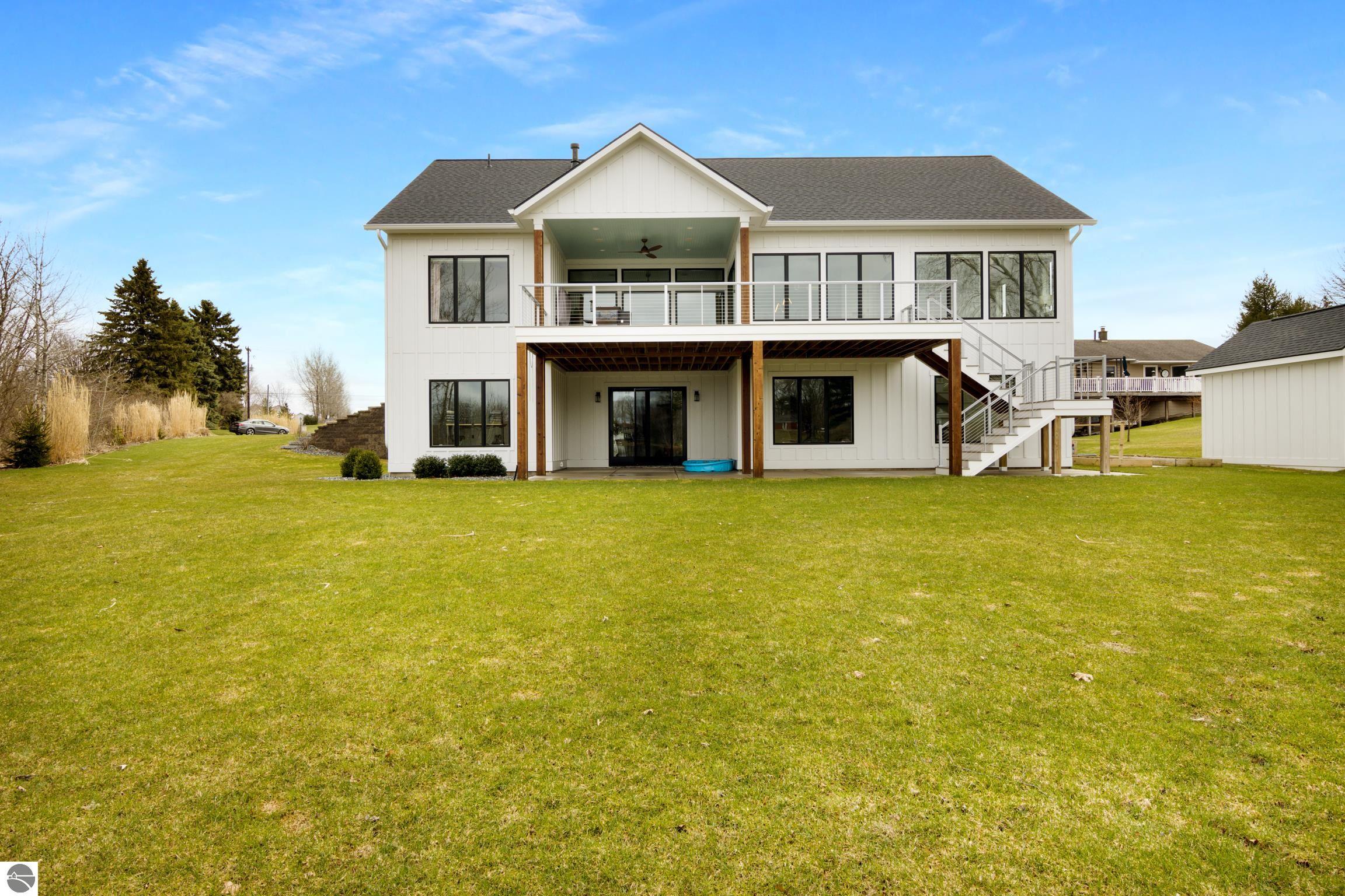 504 S East Silver Lake Road