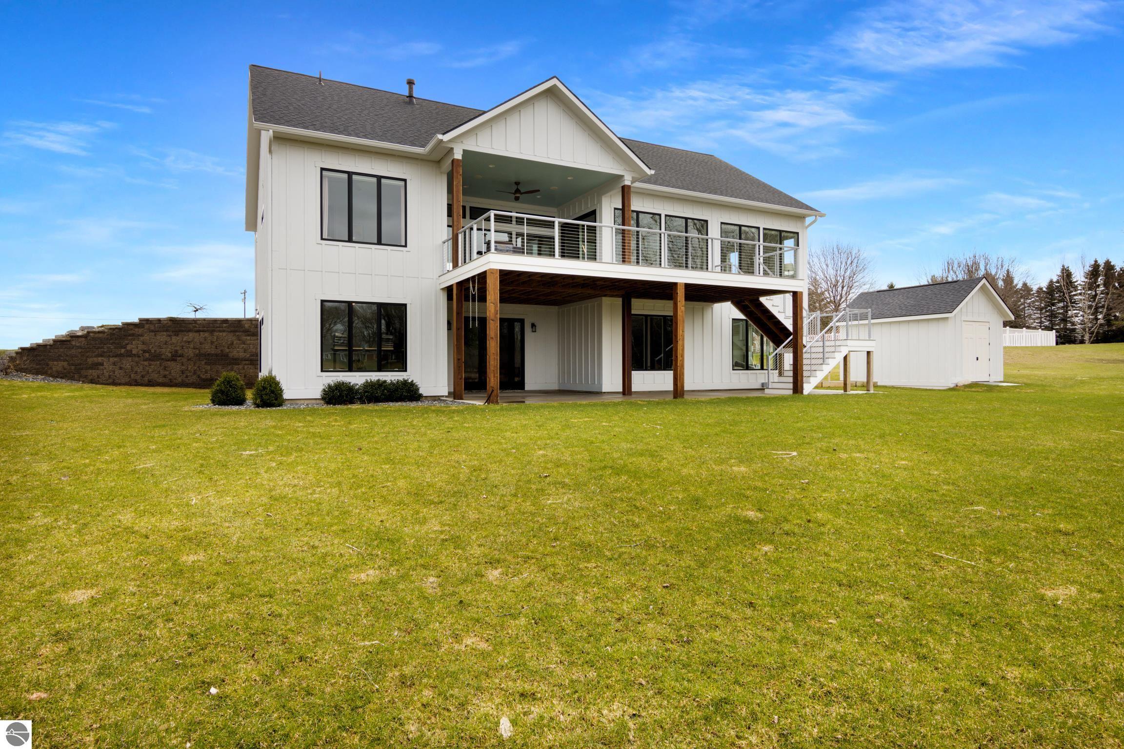 504 S East Silver Lake Road