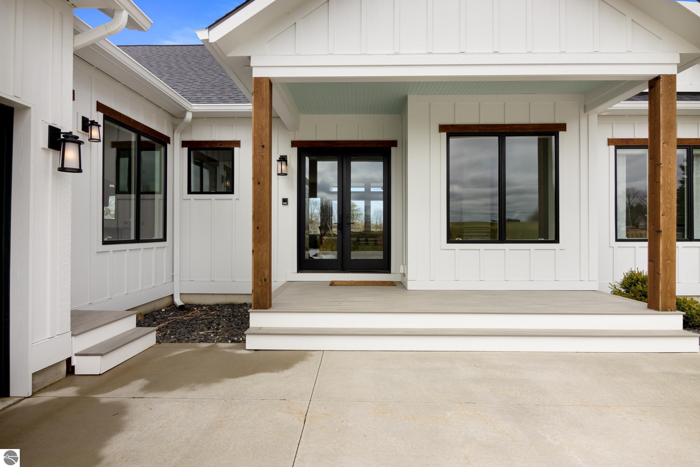 504 S East Silver Lake Road