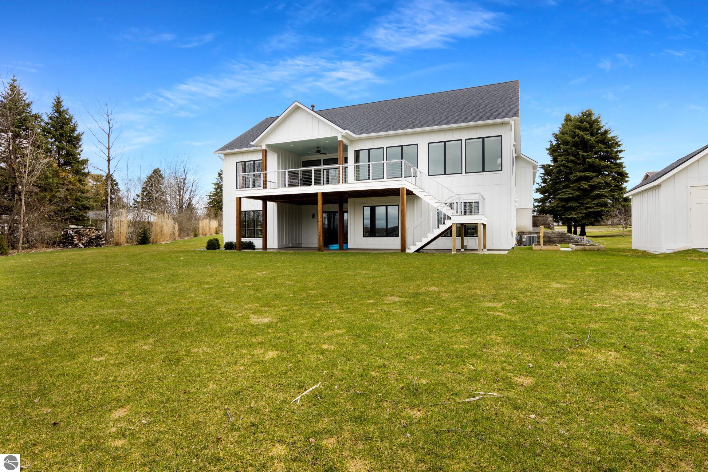 504 S East Silver Lake Road