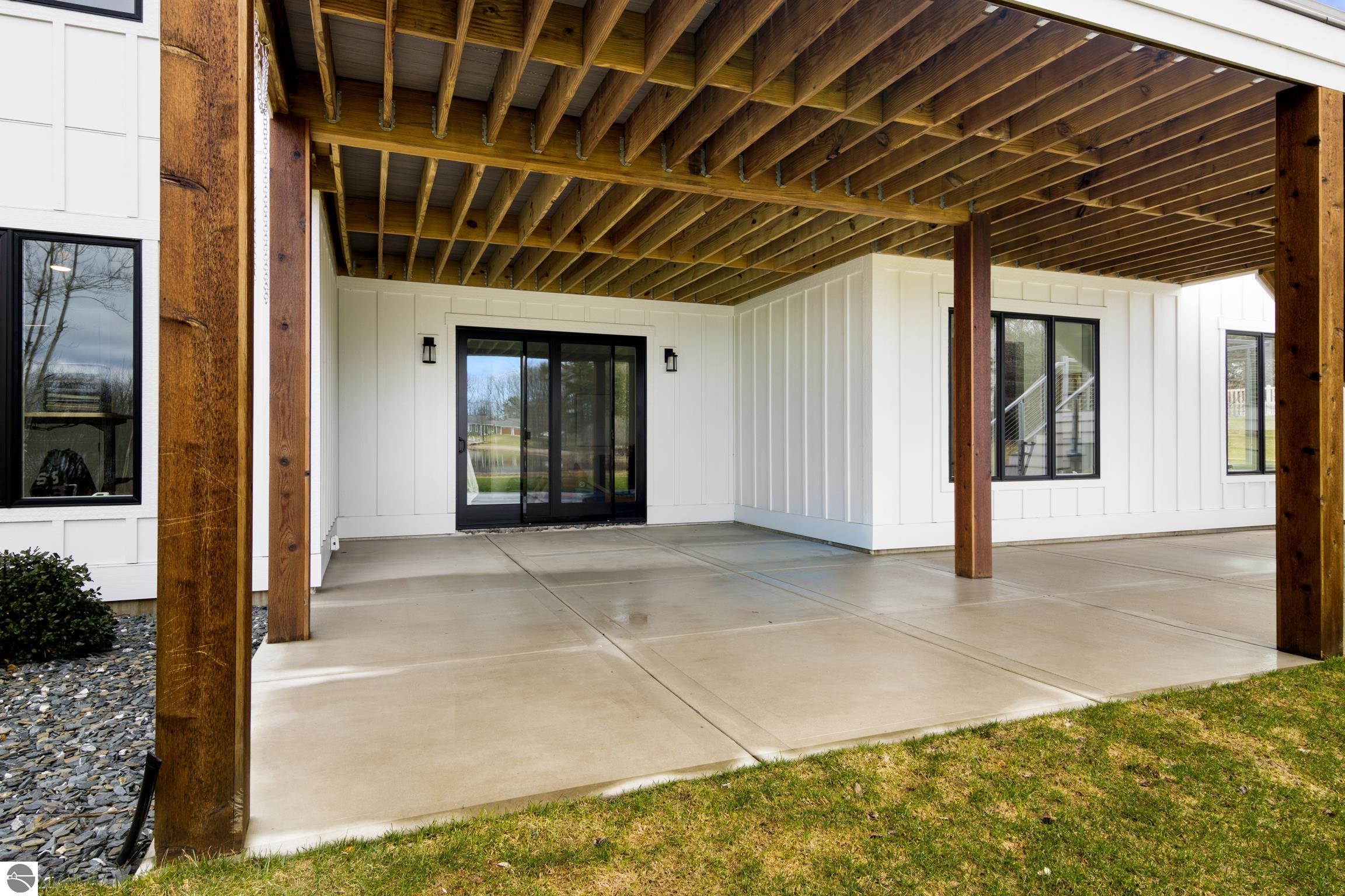 504 S East Silver Lake Road