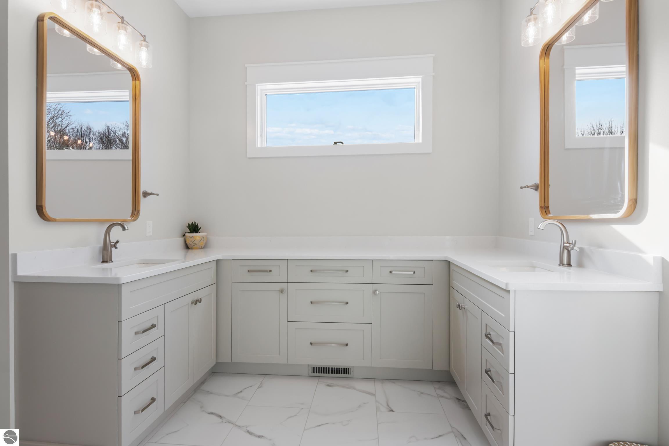 504 S East Silver Lake Road