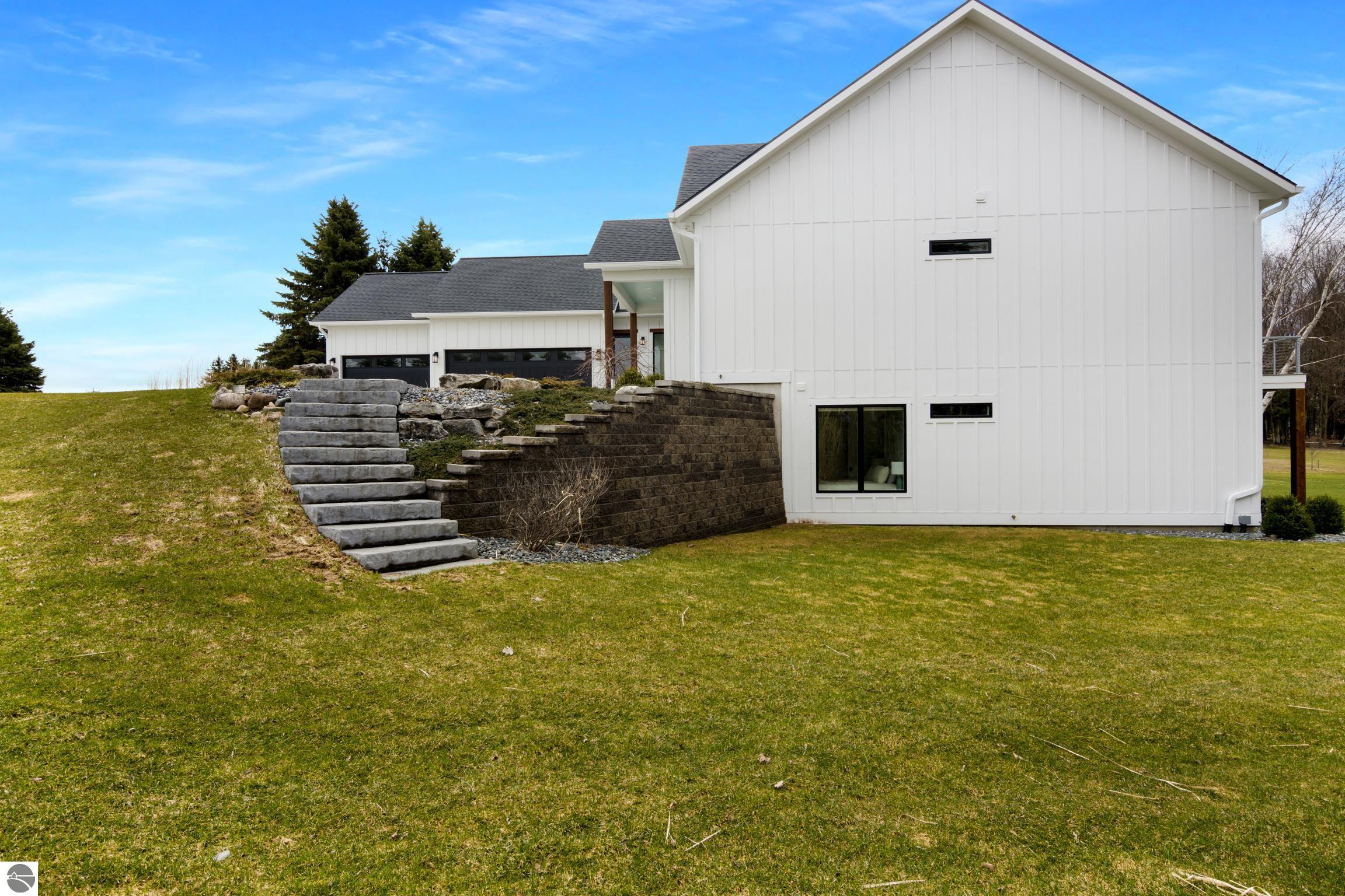 504 S East Silver Lake Road