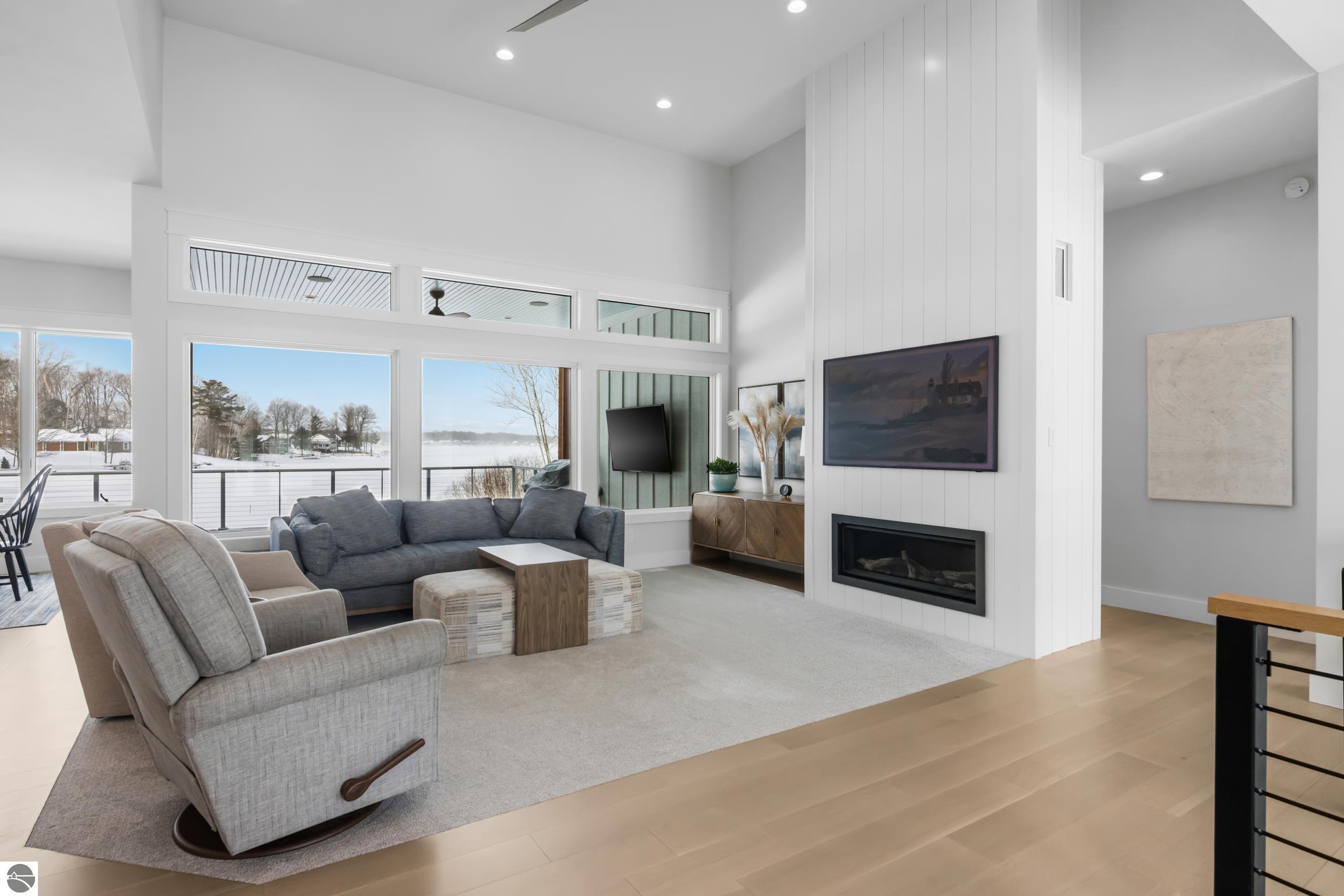 504 S East Silver Lake Road