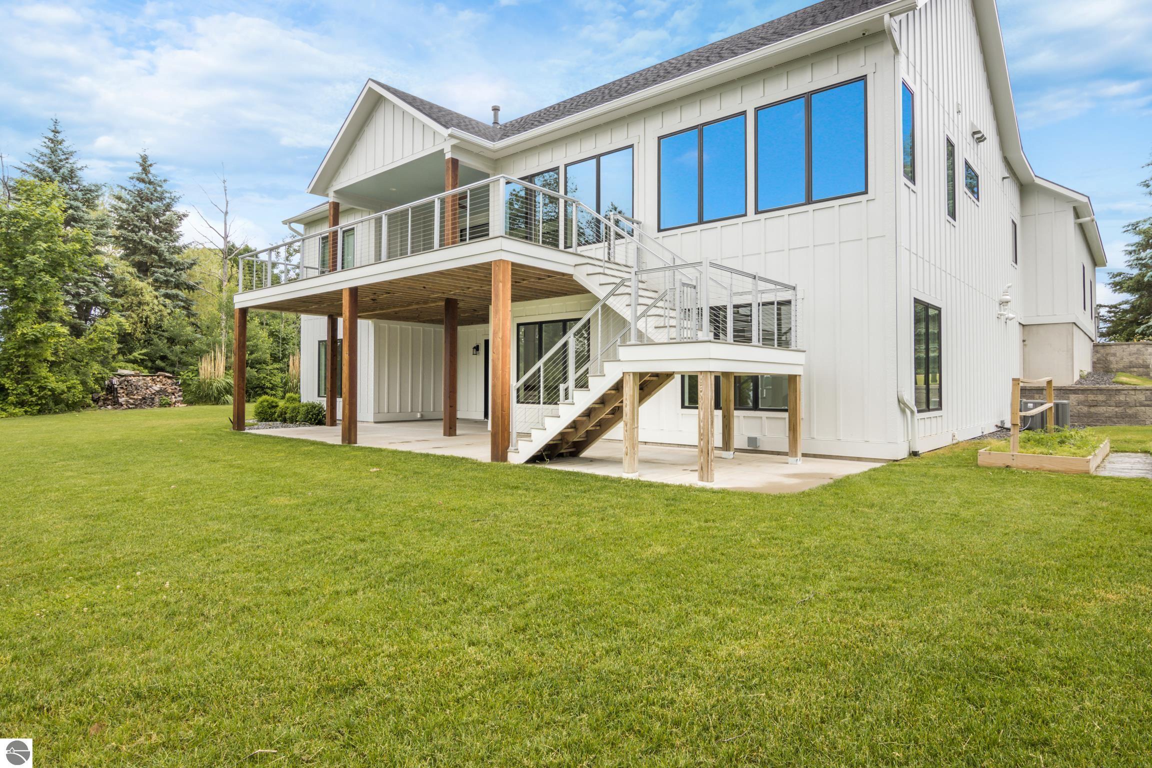 504 S East Silver Lake Road