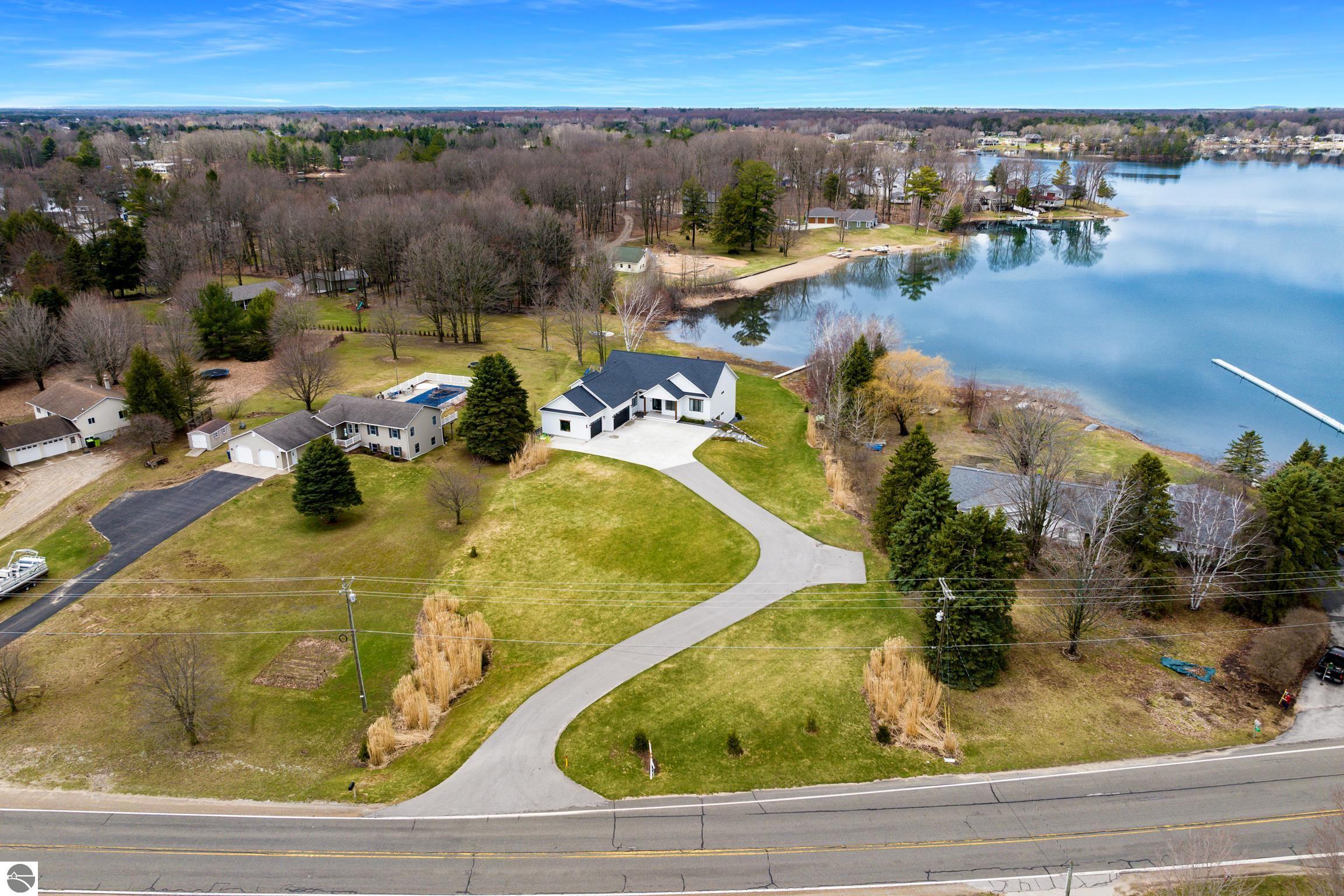 504 S East Silver Lake Road