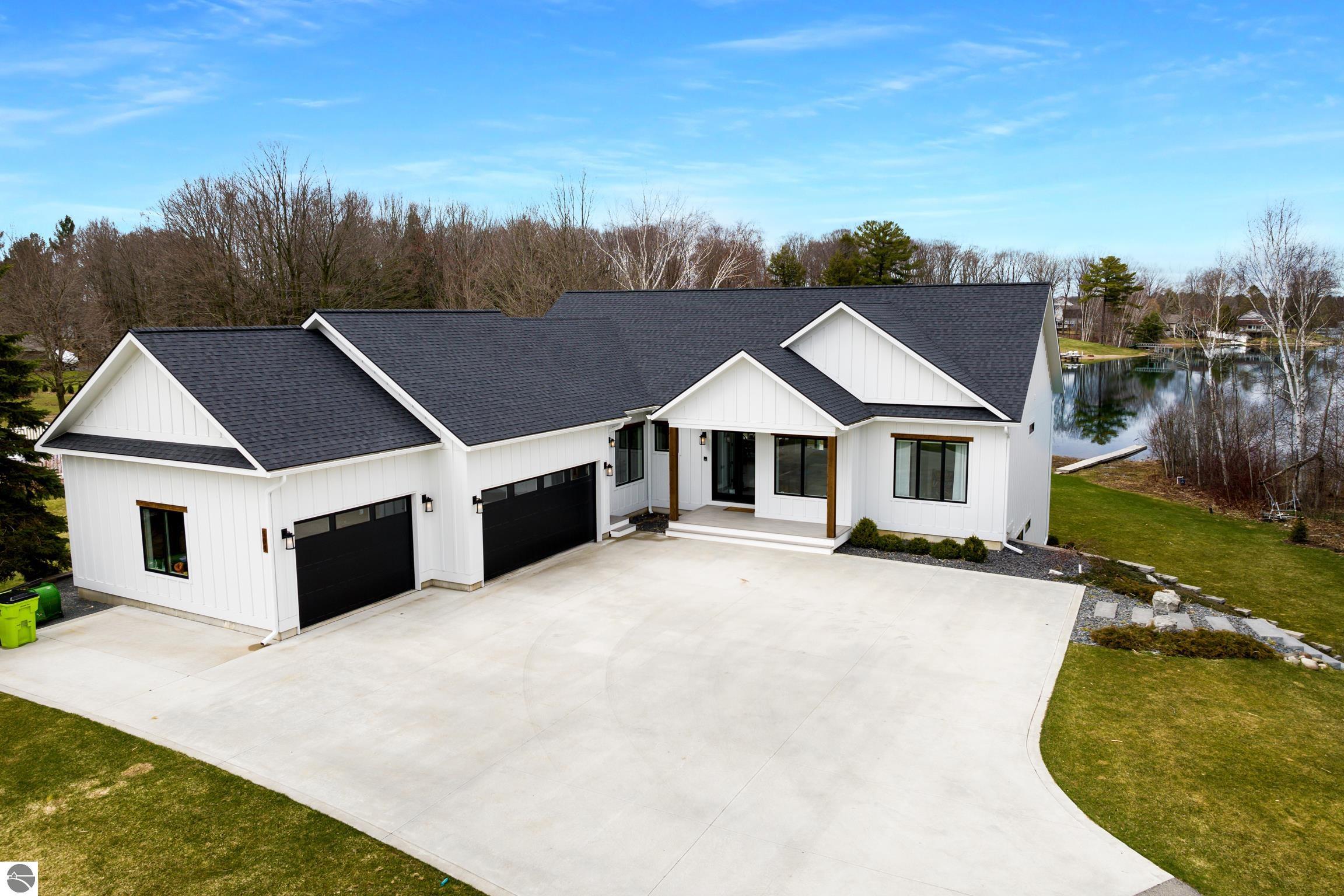 504 S East Silver Lake Road