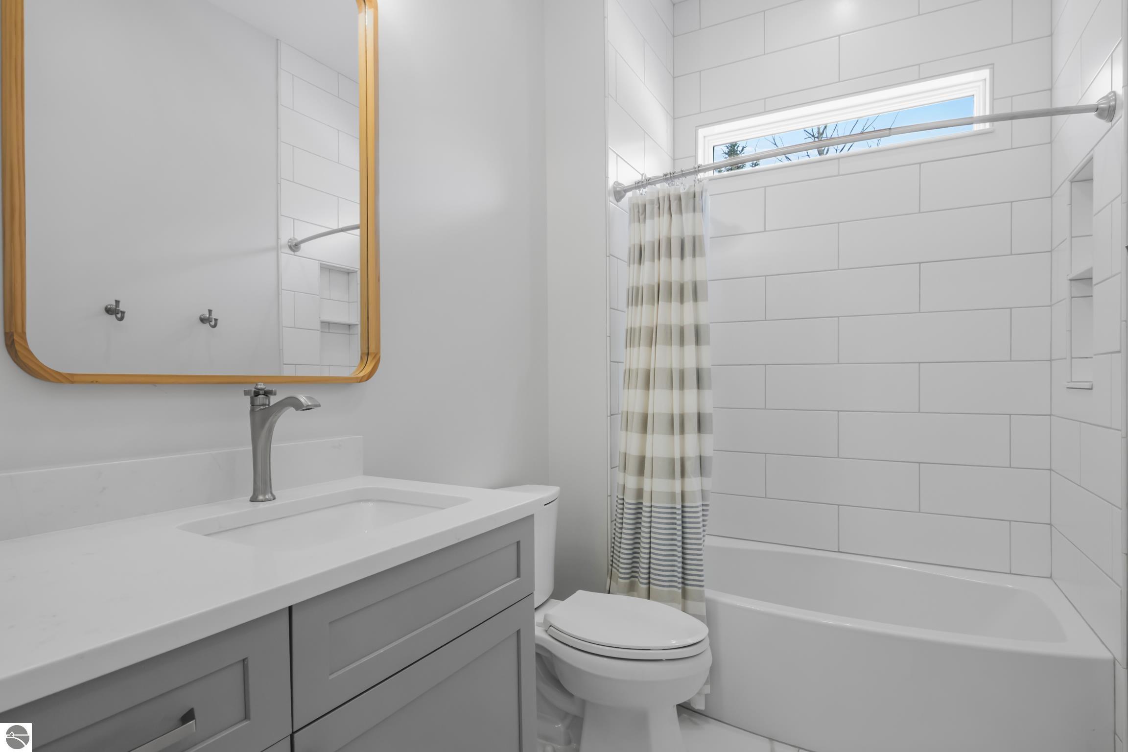 504 S East Silver Lake Road