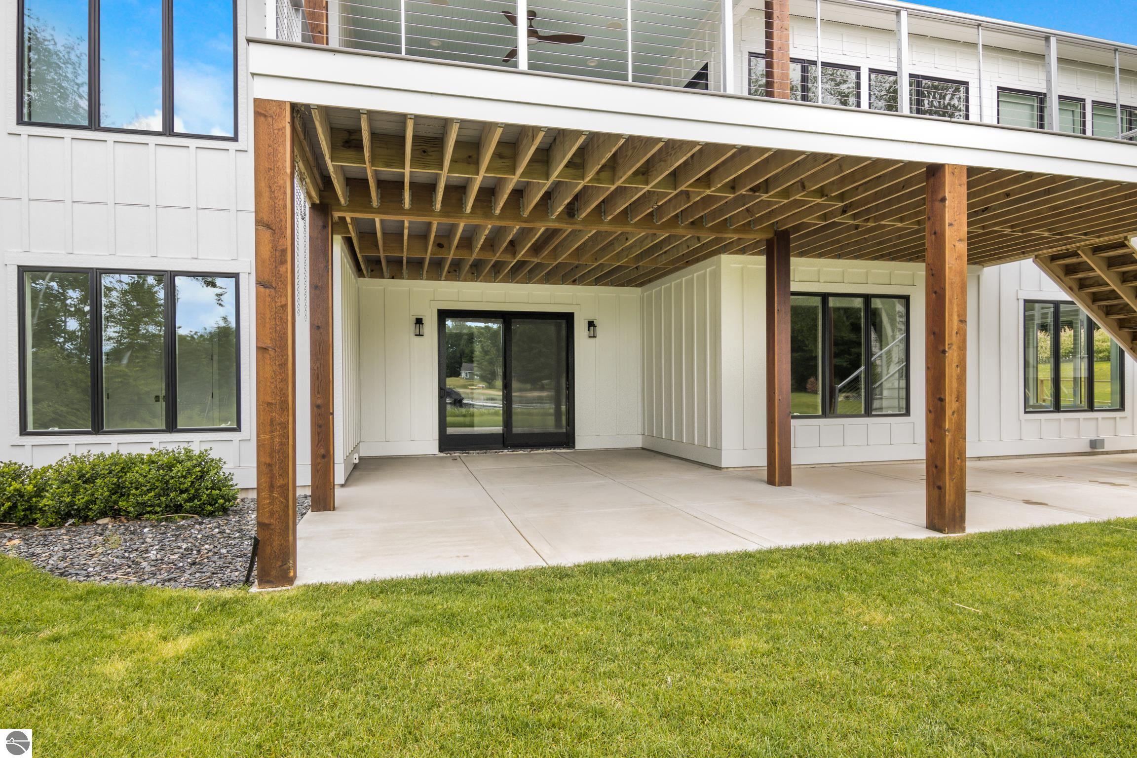504 S East Silver Lake Road
