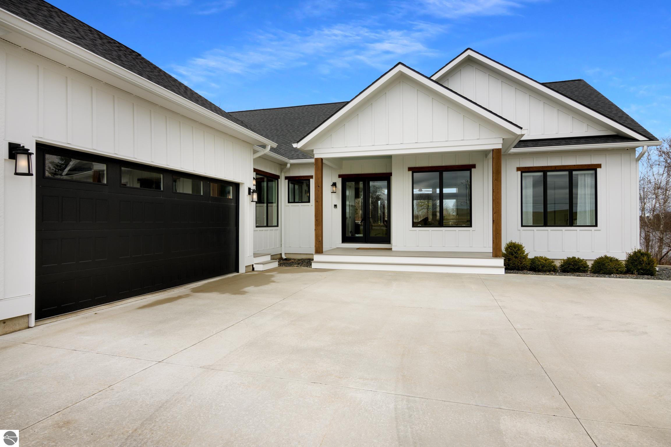 504 S East Silver Lake Road