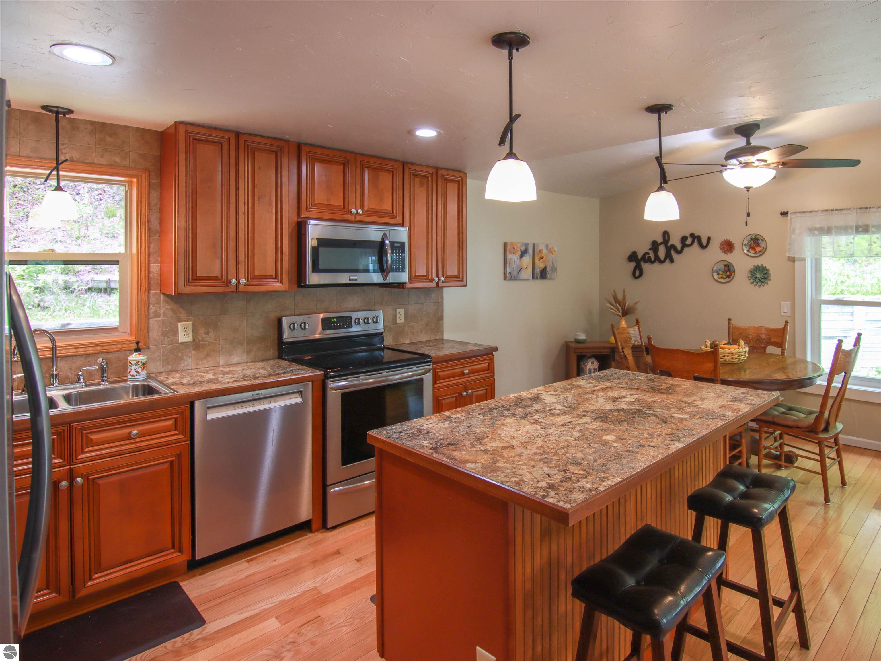 8086 Narrow Gauge Road