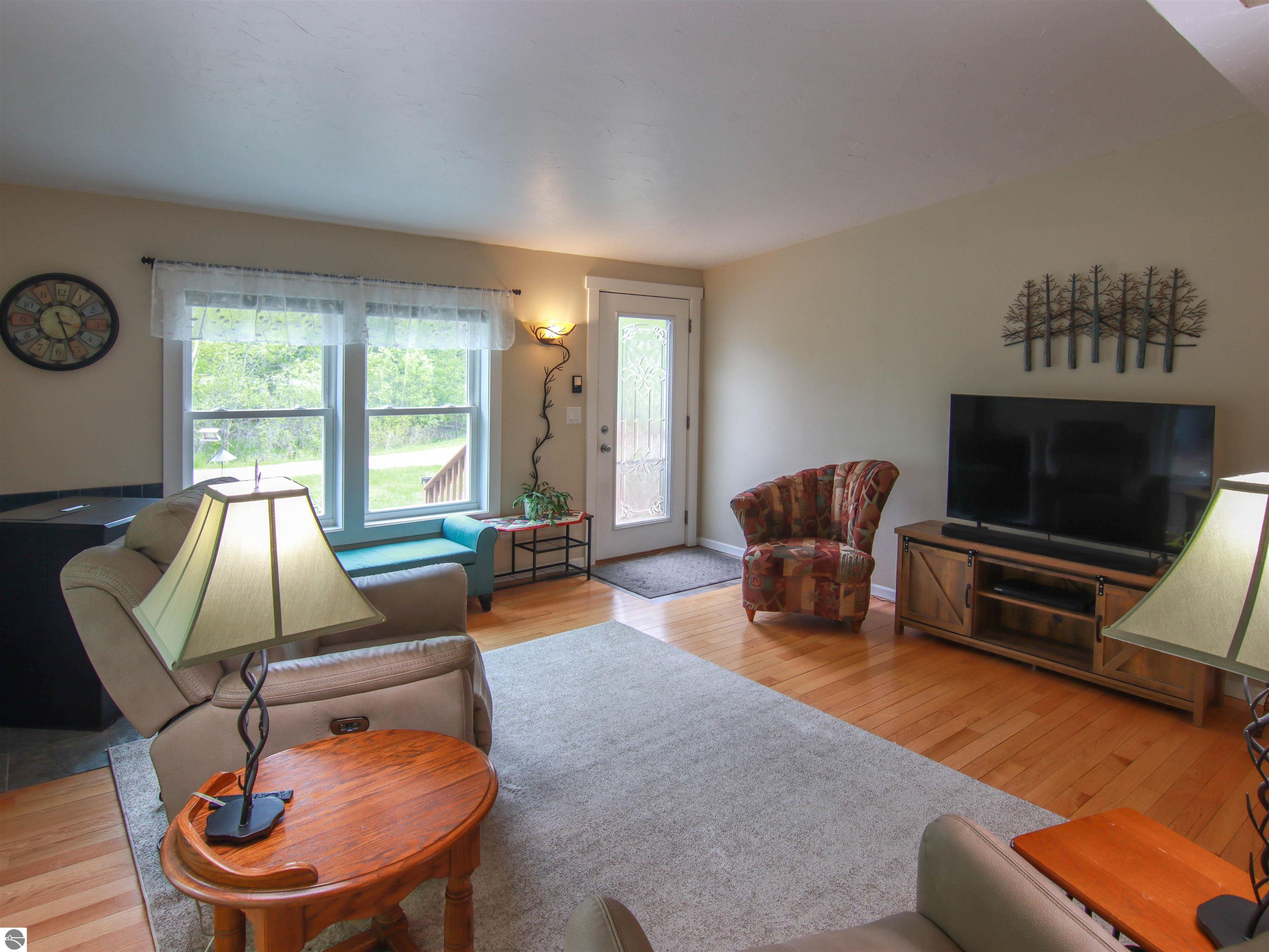 8086 Narrow Gauge Road