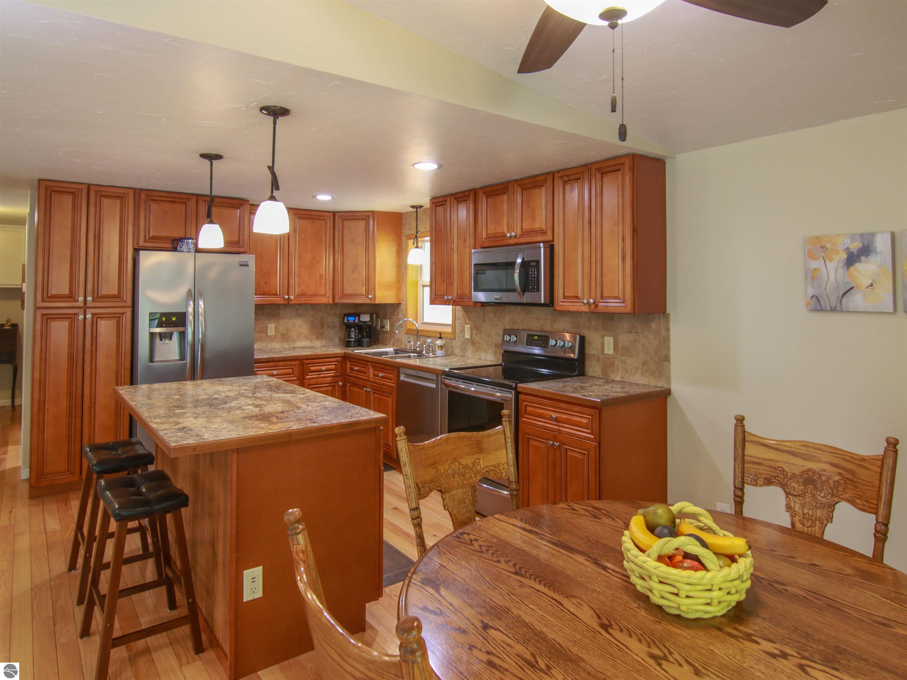 8086 Narrow Gauge Road