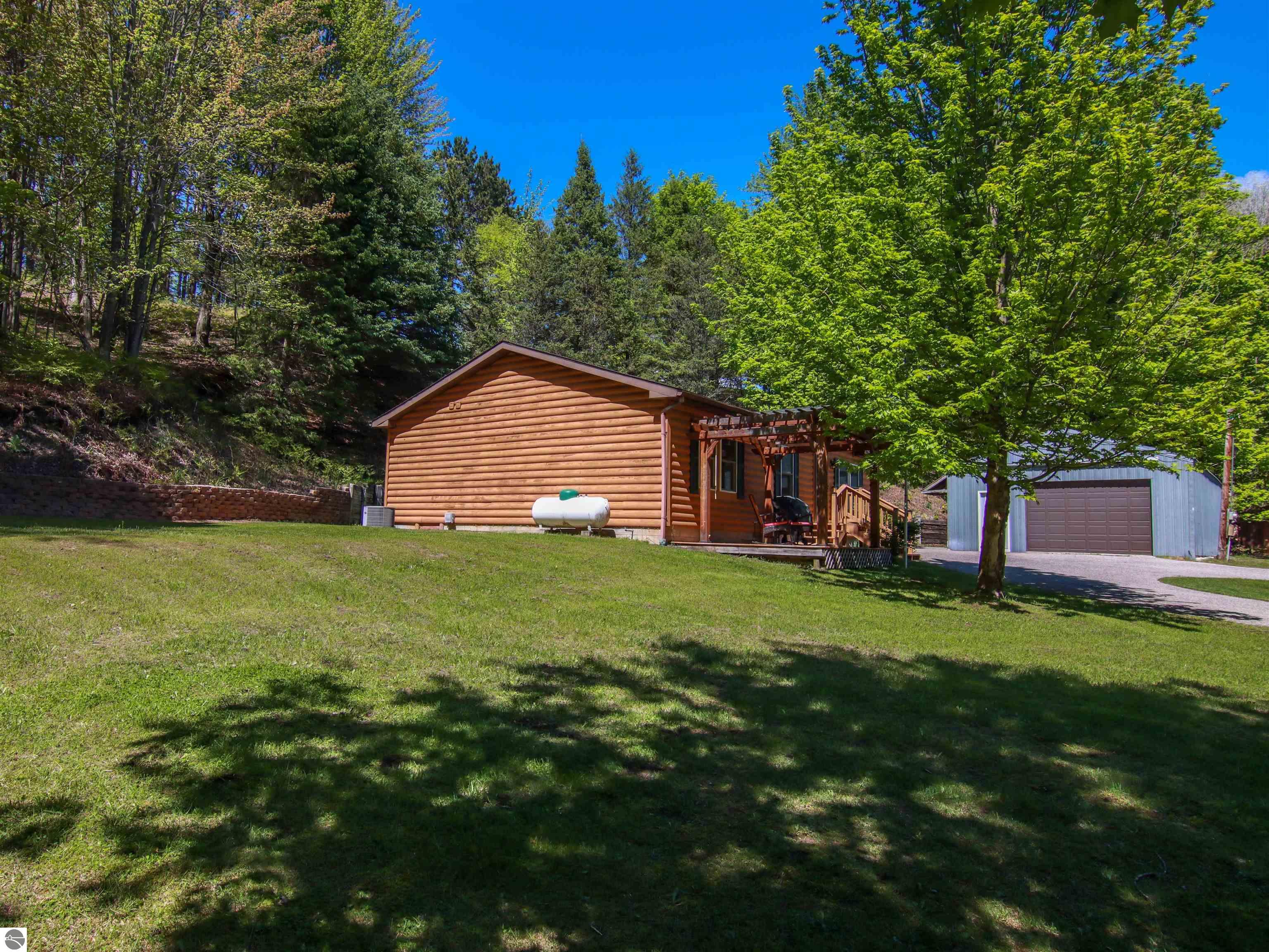 8086 Narrow Gauge Road