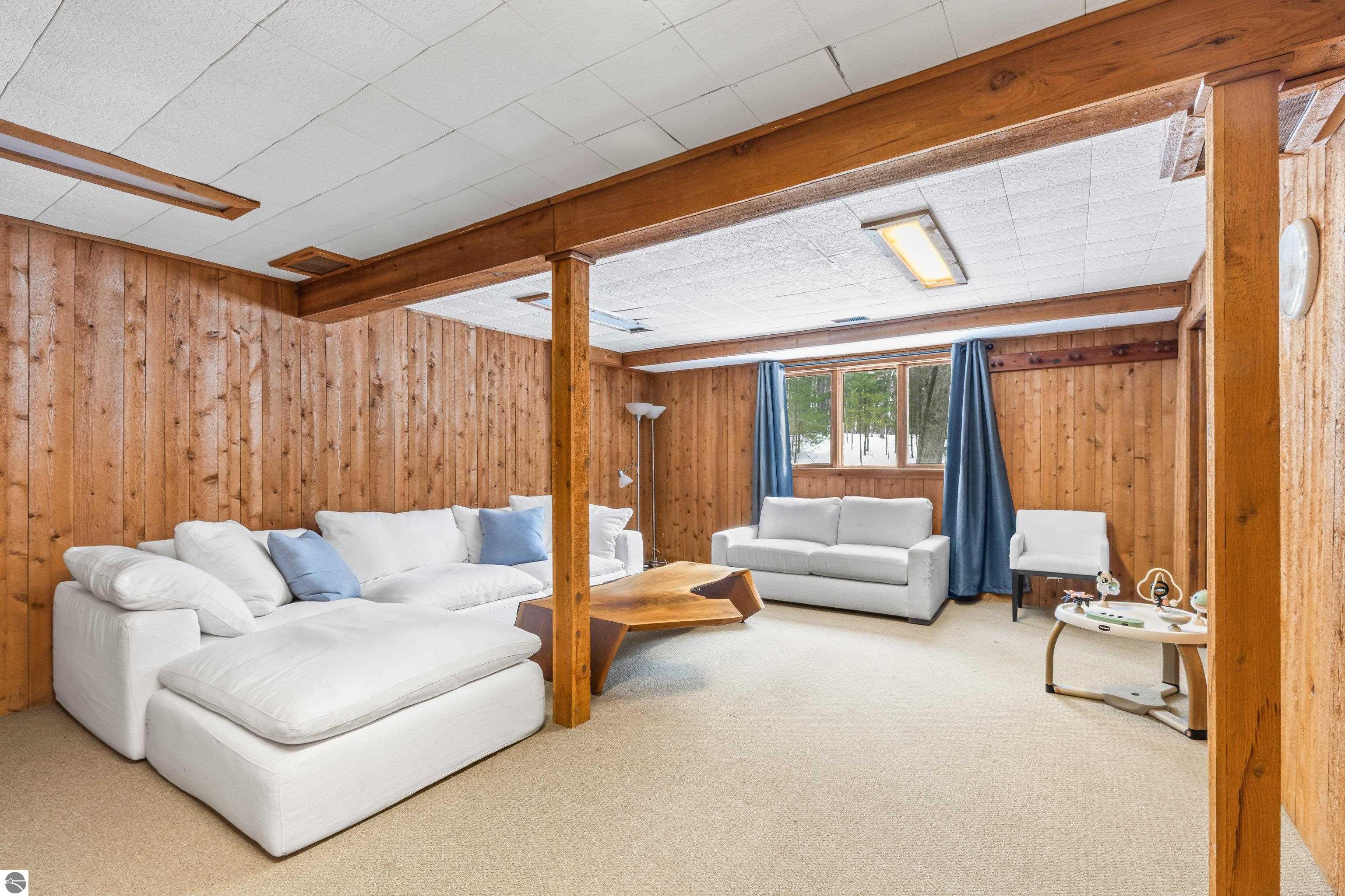 7560 Peaceful Valley Road