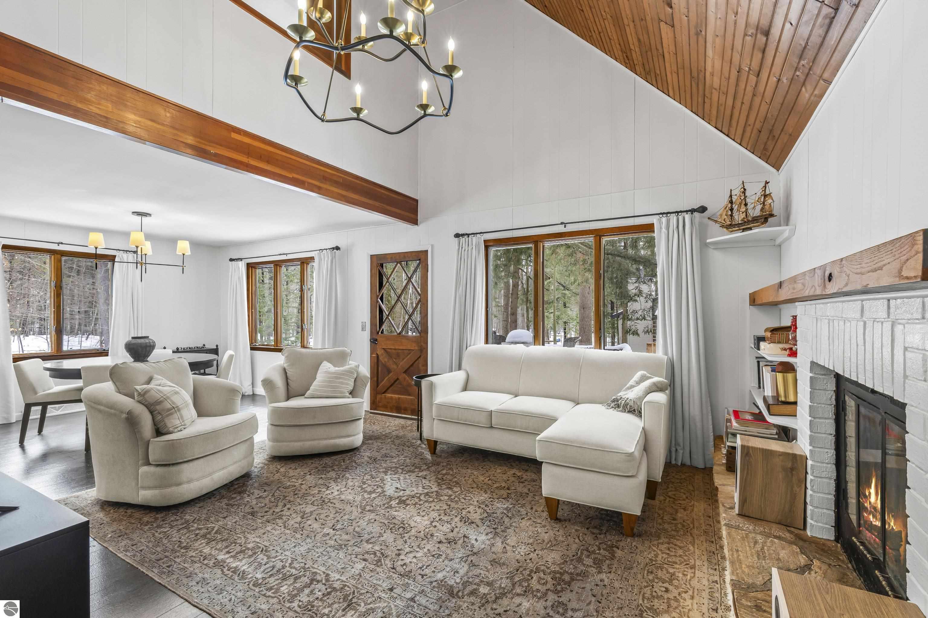 7560 Peaceful Valley Road