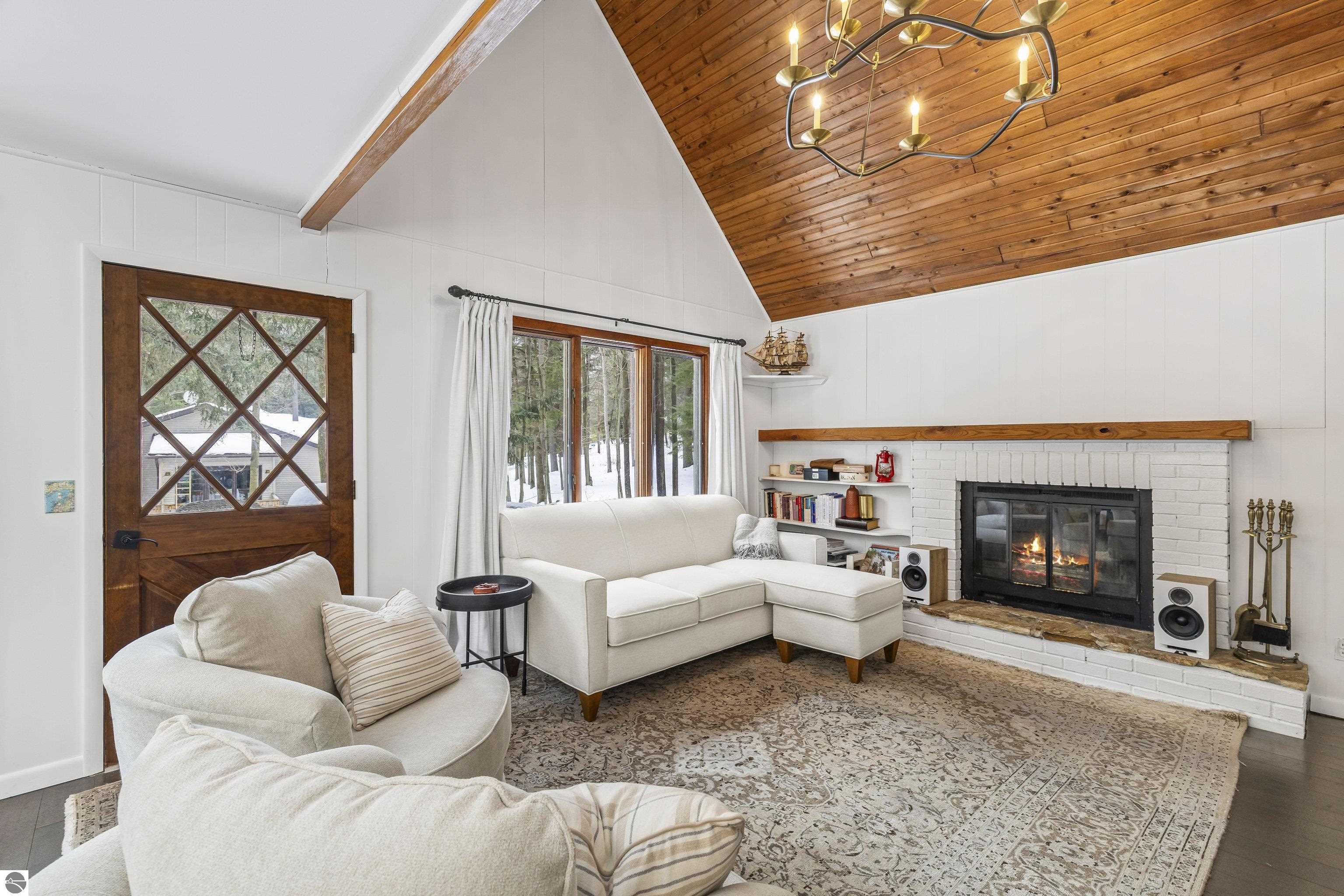 7560 Peaceful Valley Road