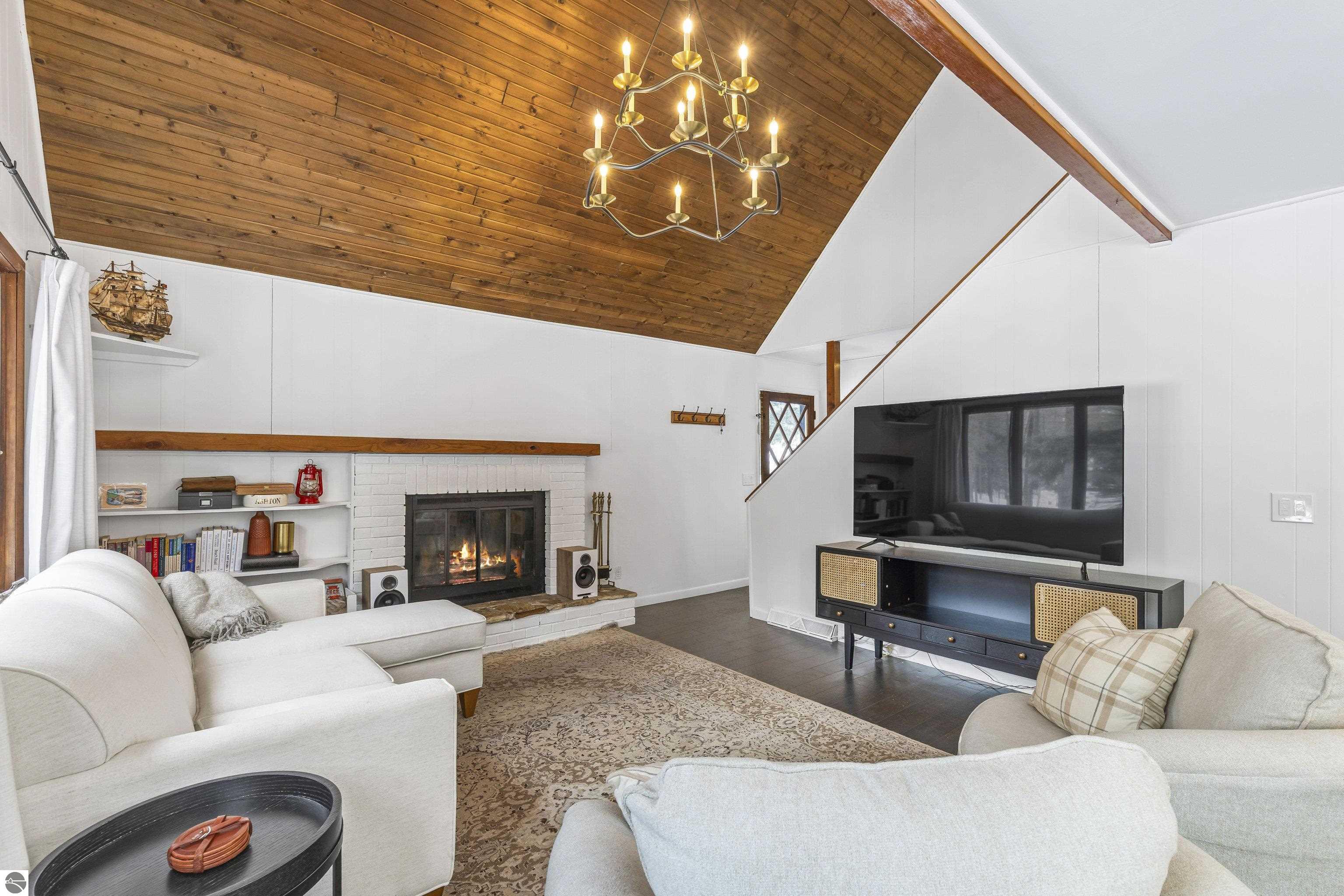 7560 Peaceful Valley Road