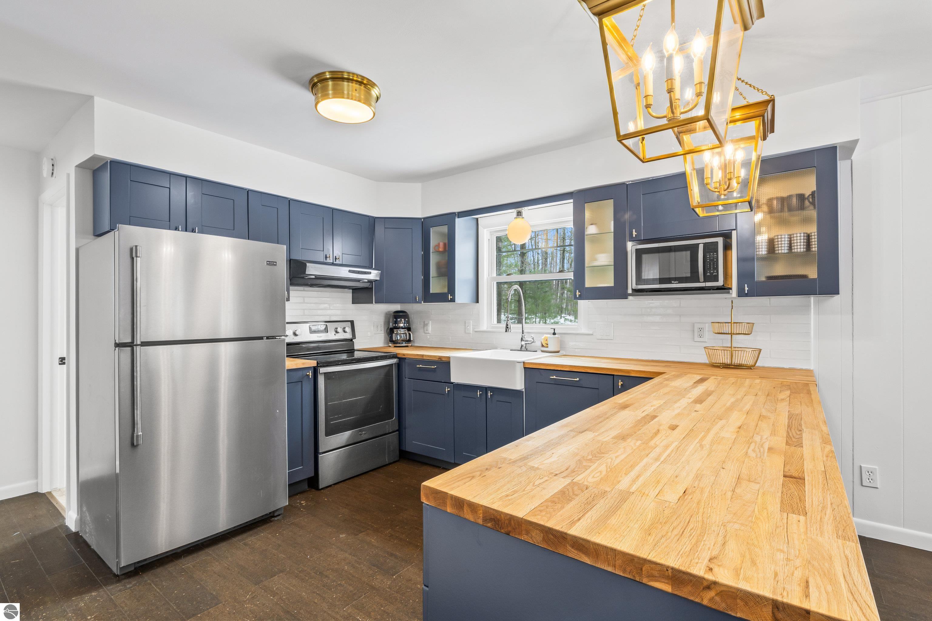 7560 Peaceful Valley Road