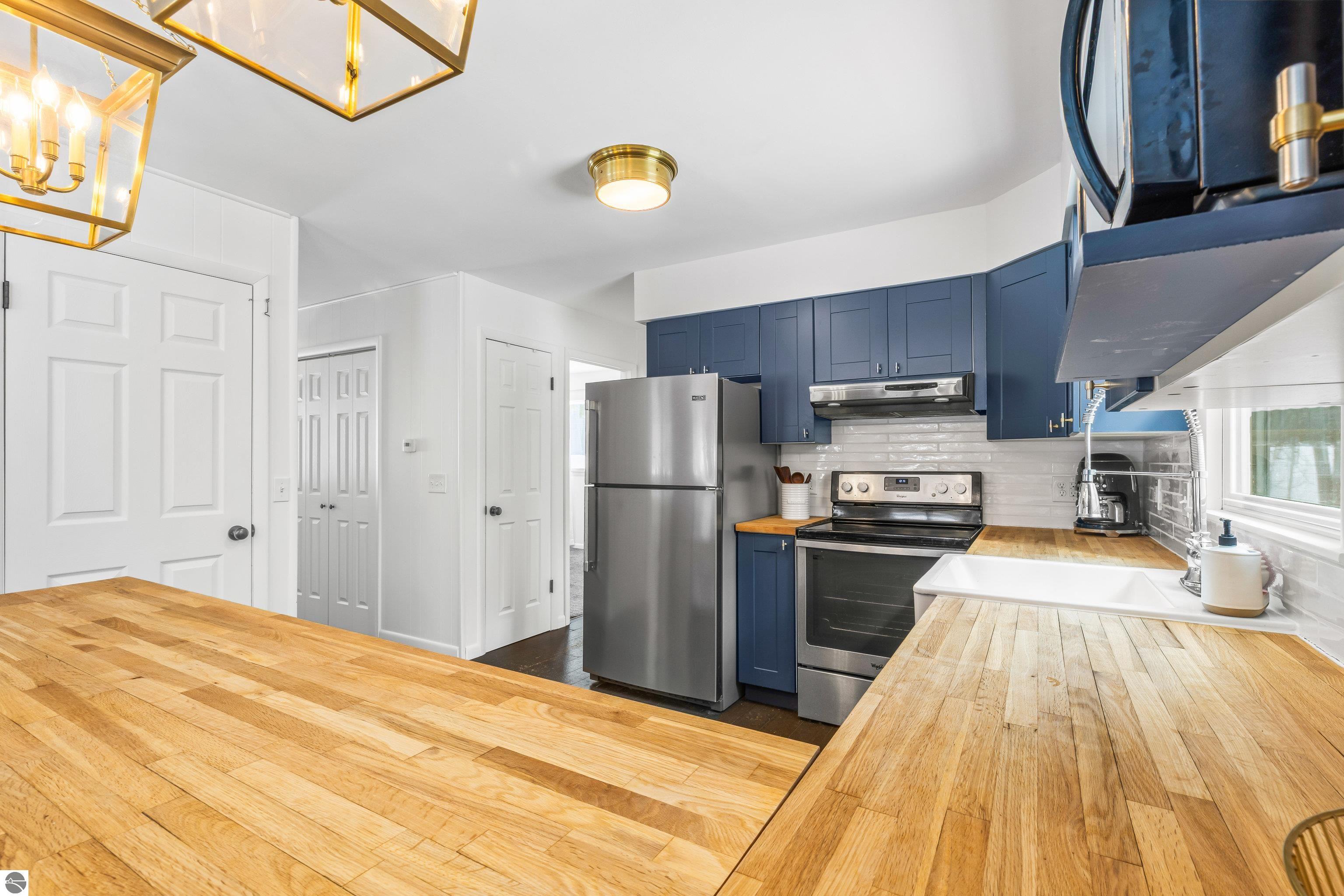 7560 Peaceful Valley Road