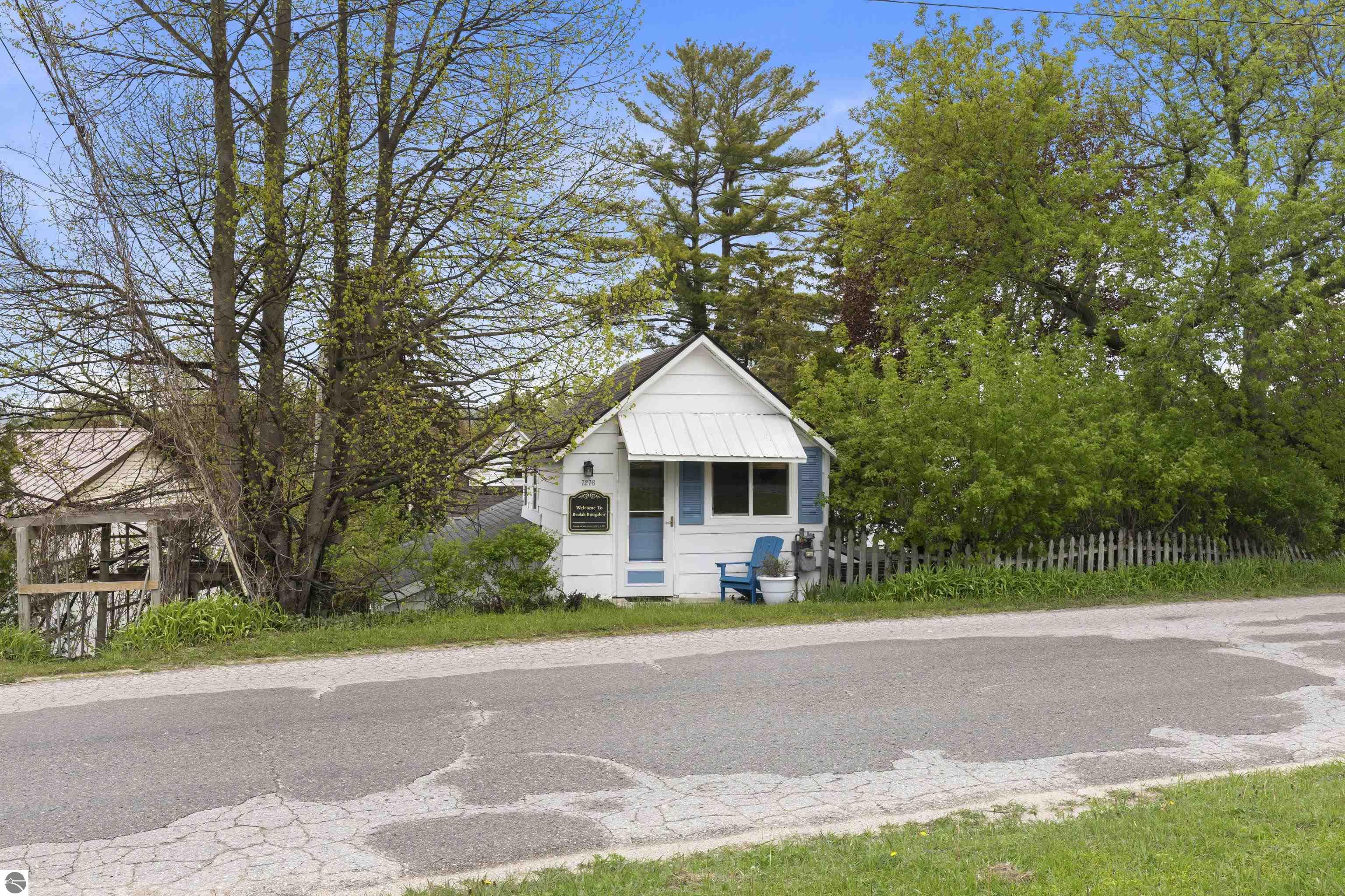 7276 Commercial Street