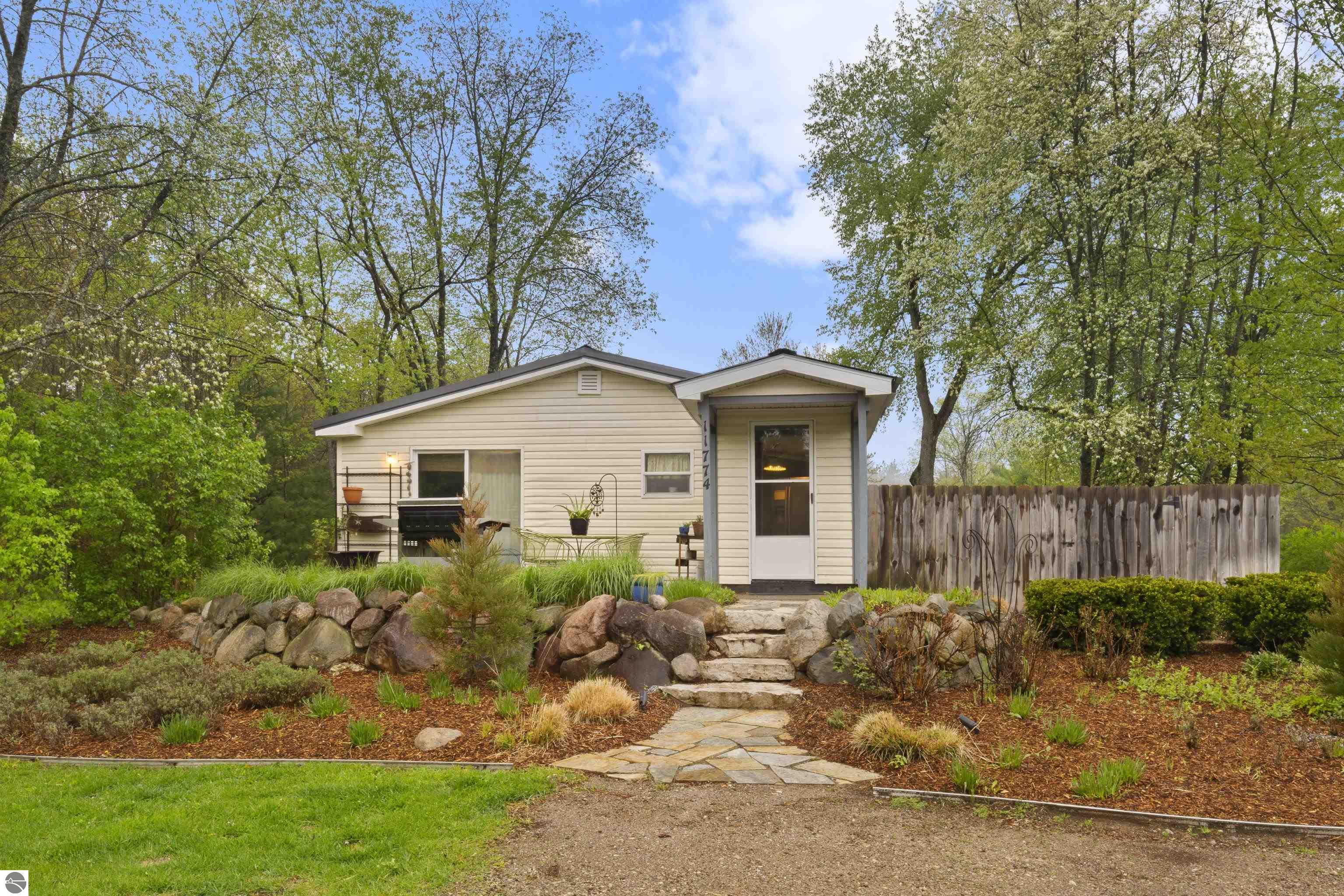 11774 Healey Lake Road