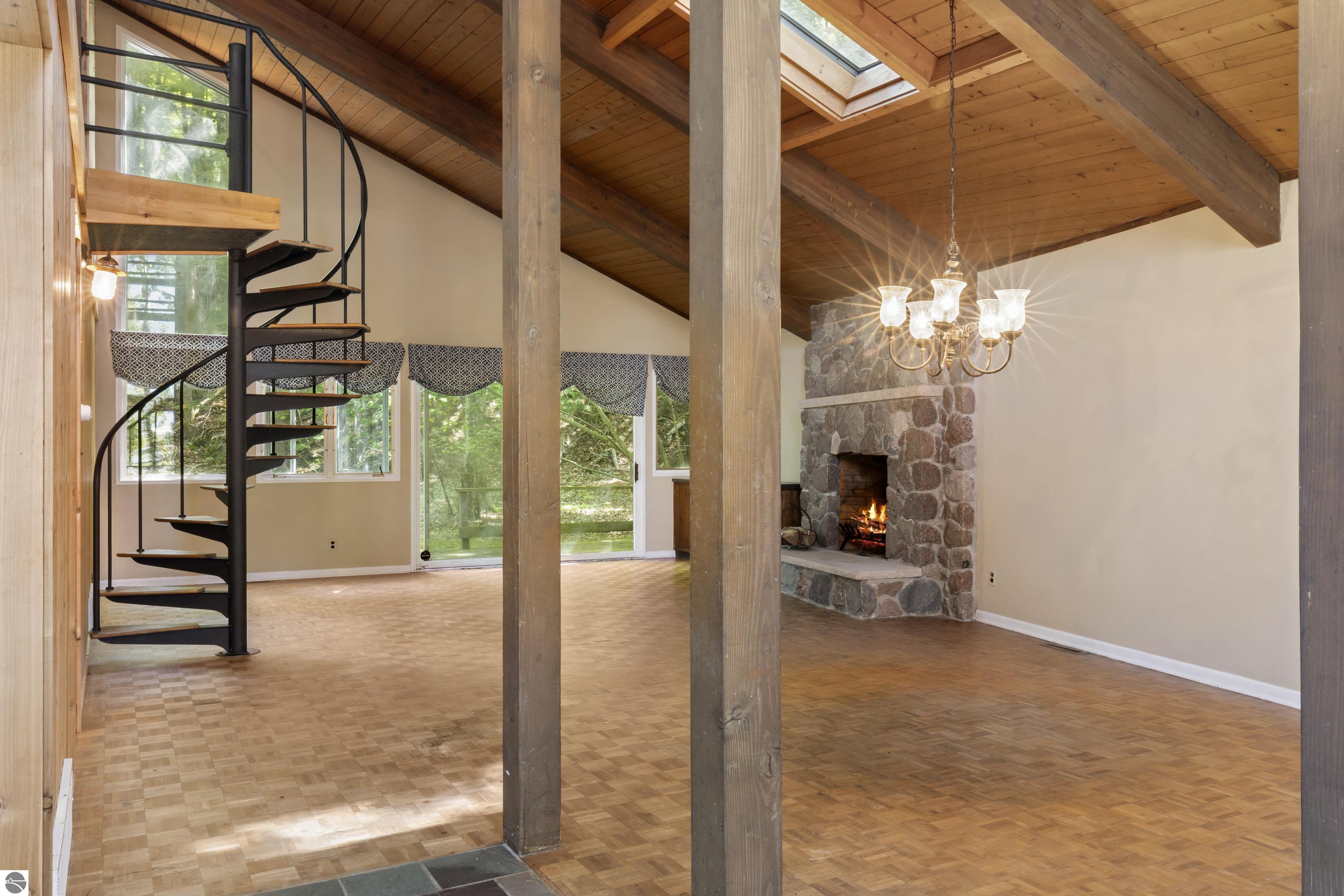 1313 E South Shore Drive