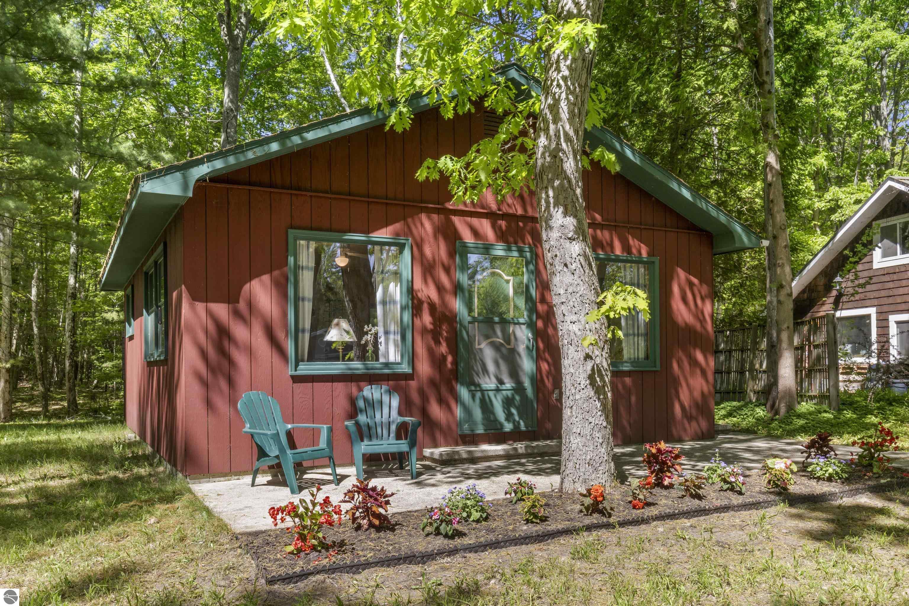 5328 Birch Trail