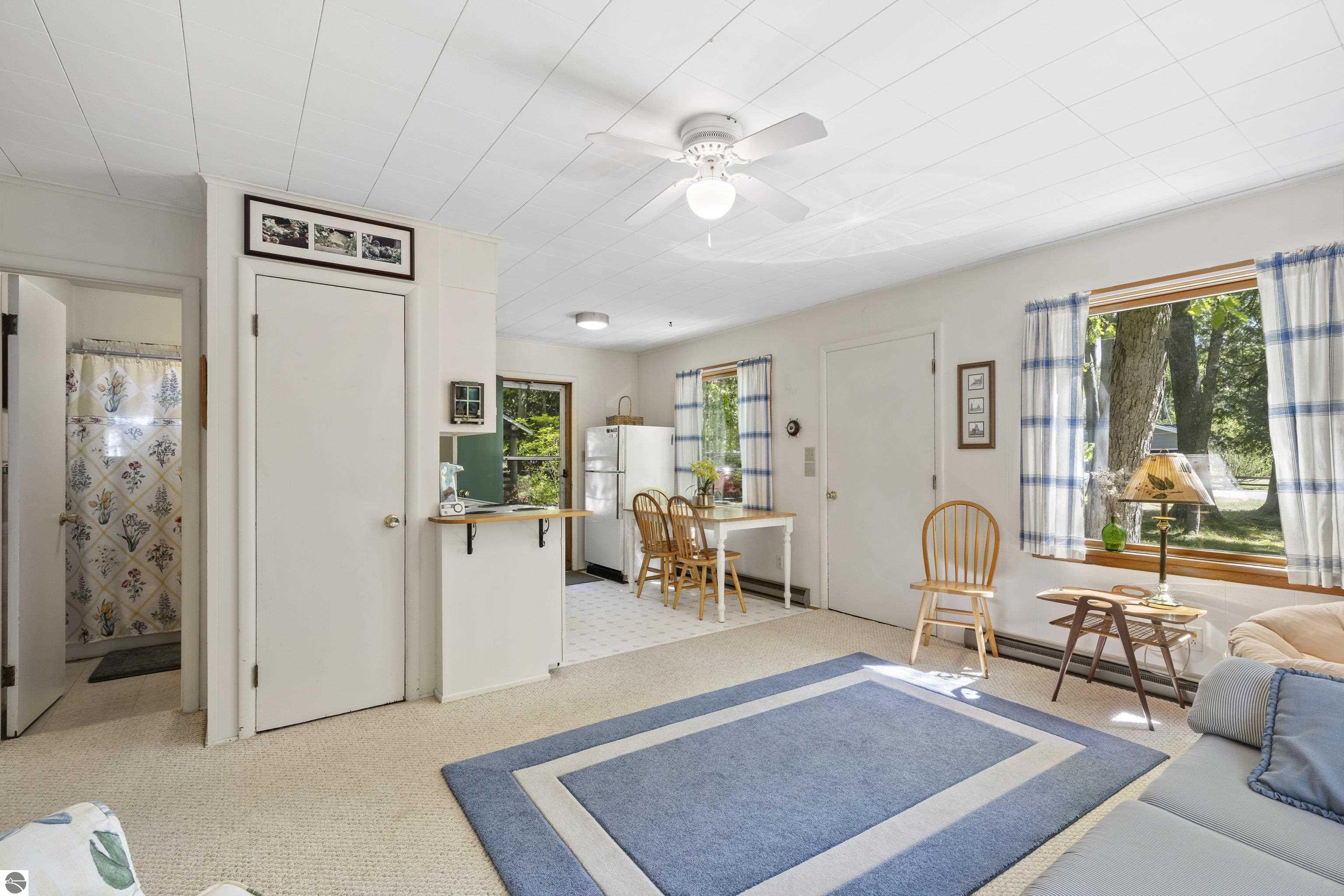 5328 Birch Trail