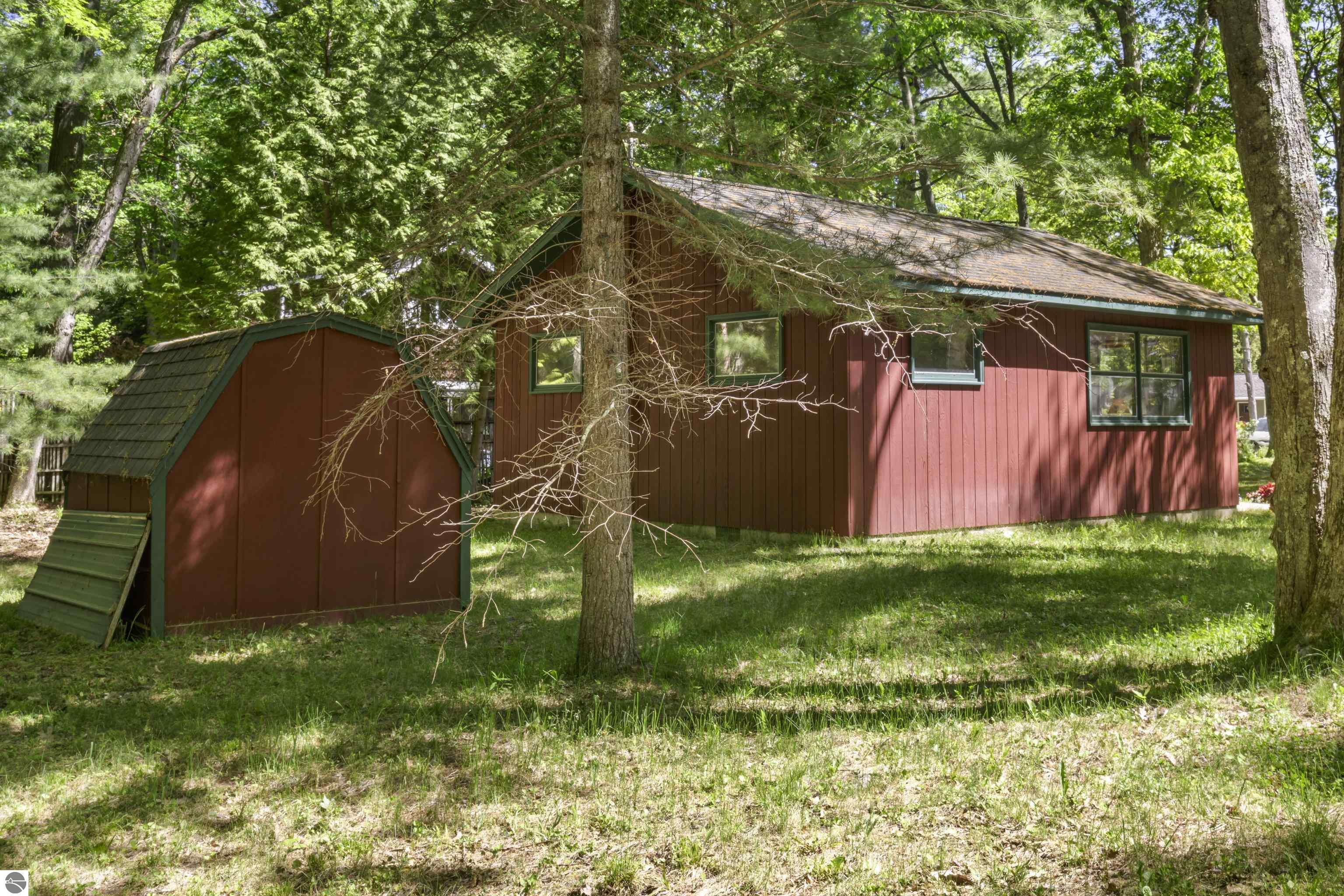 5328 Birch Trail