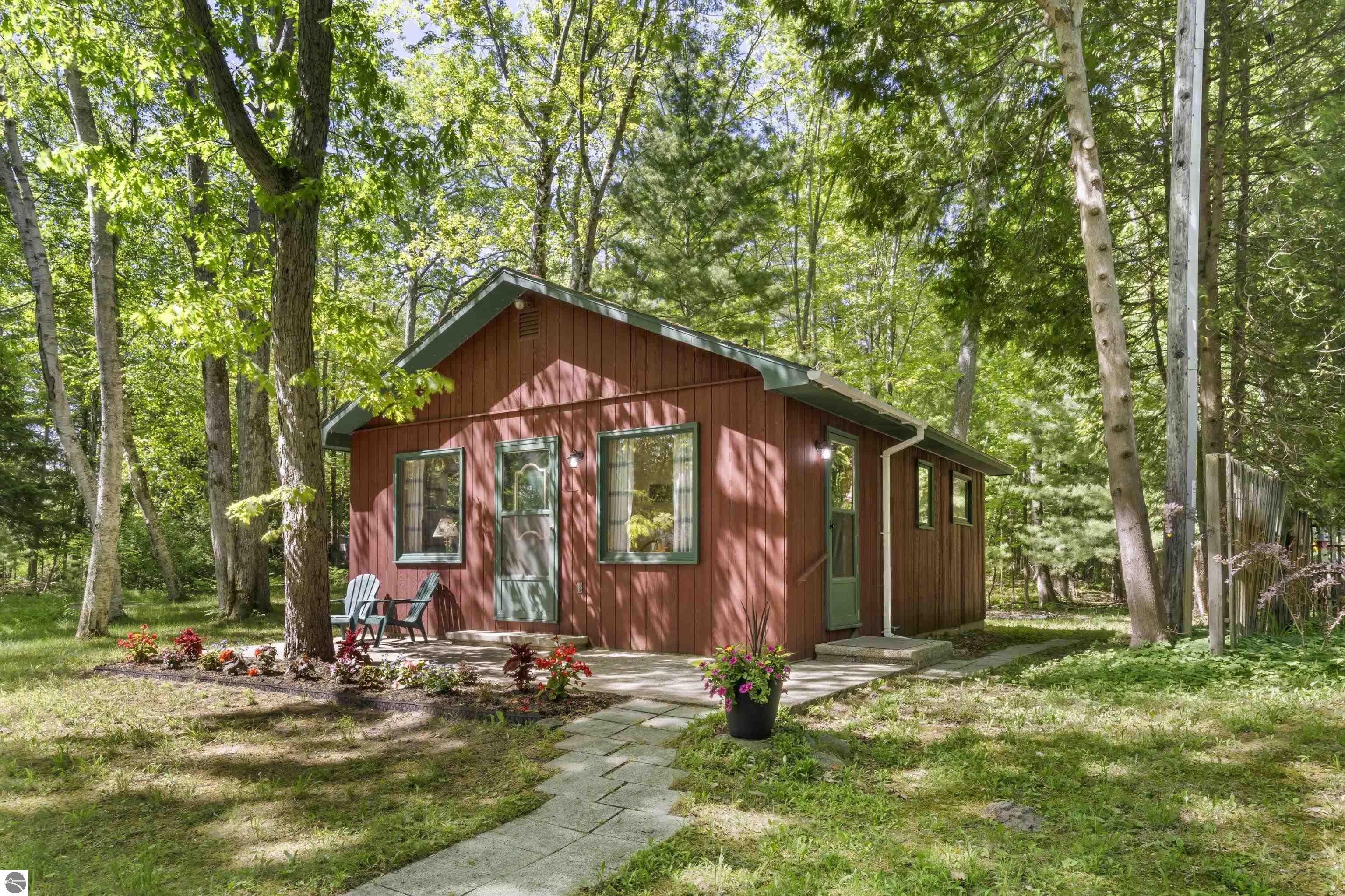 5328 Birch Trail