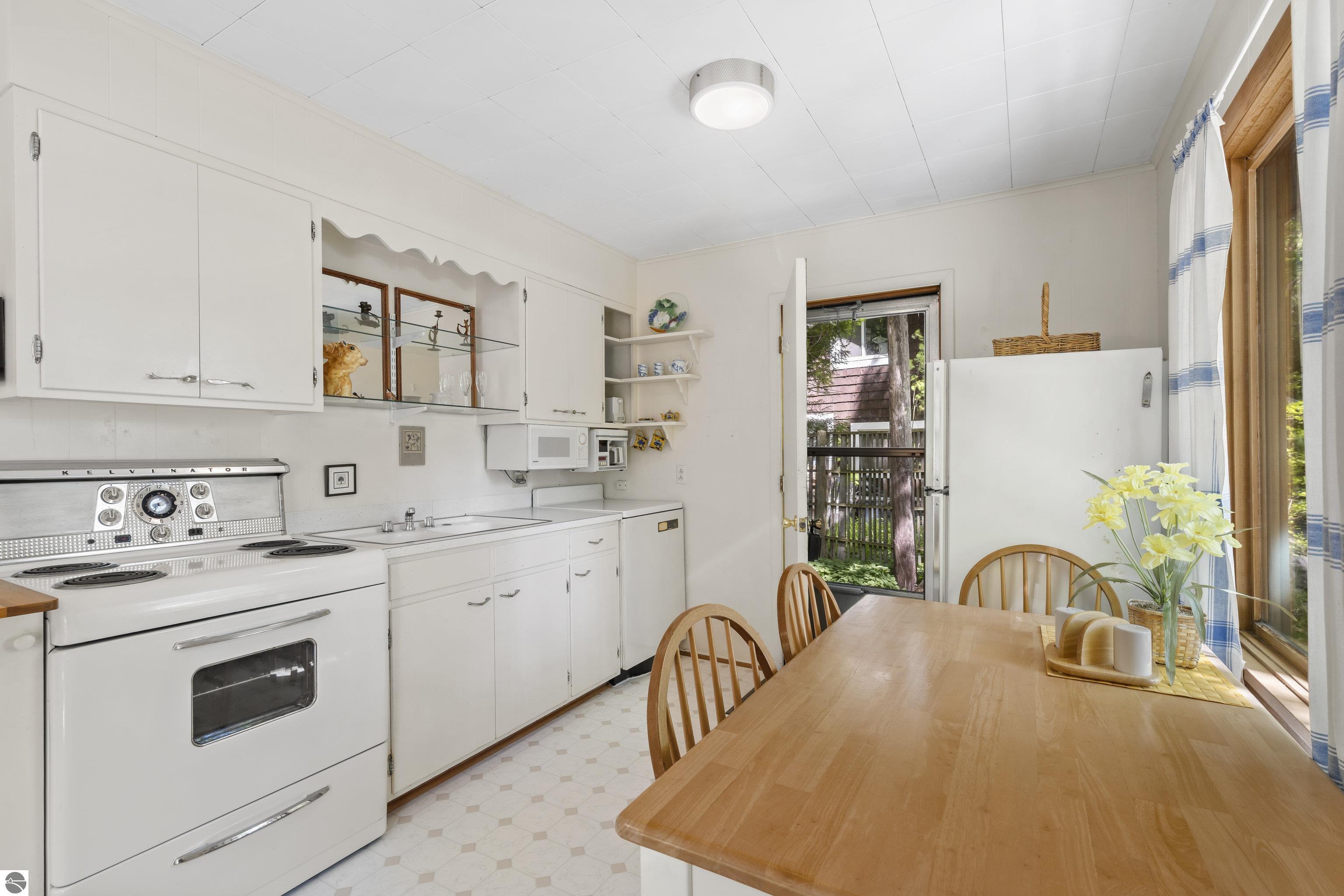 5328 Birch Trail