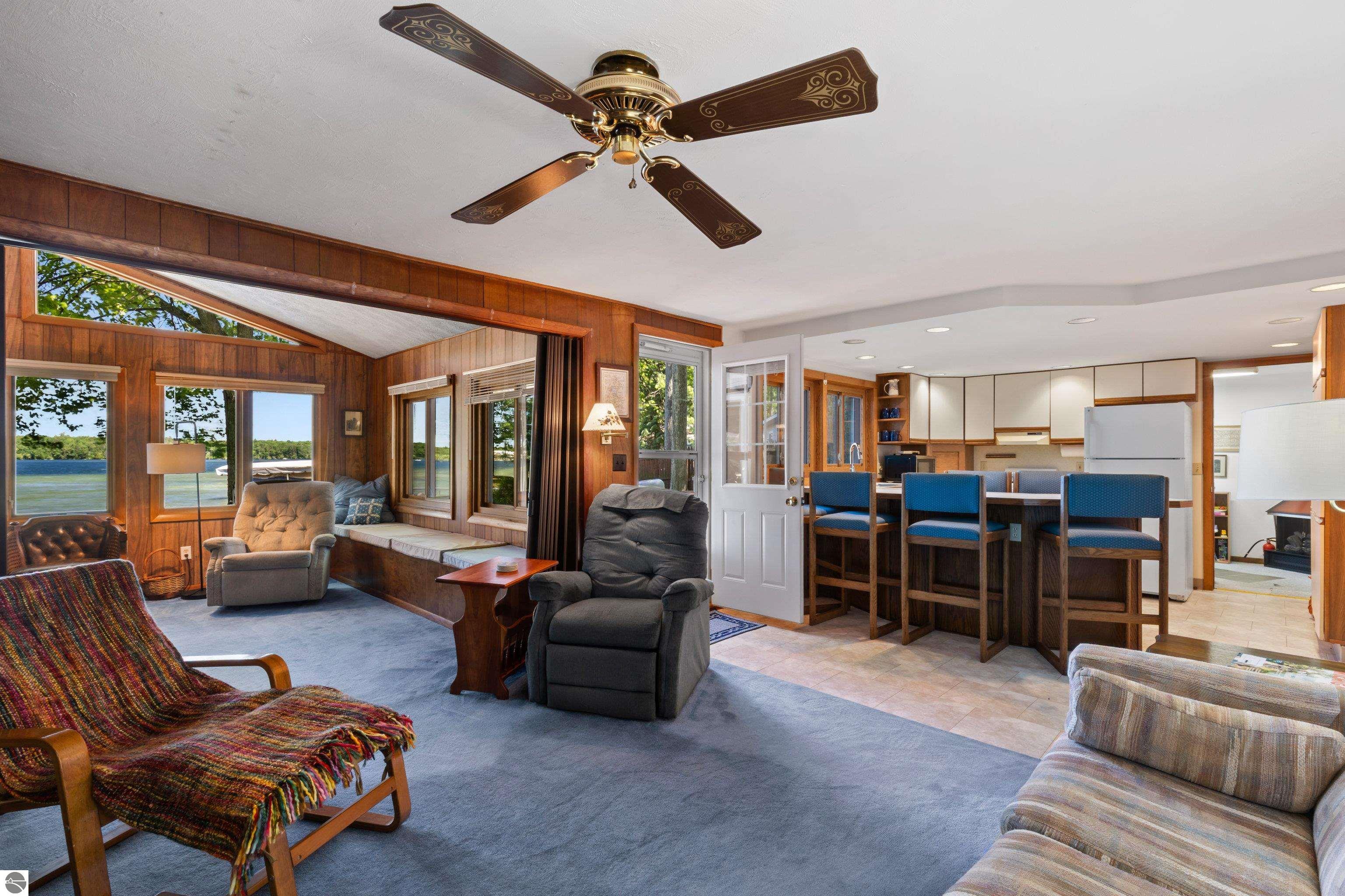 4871 Lakeview Drive