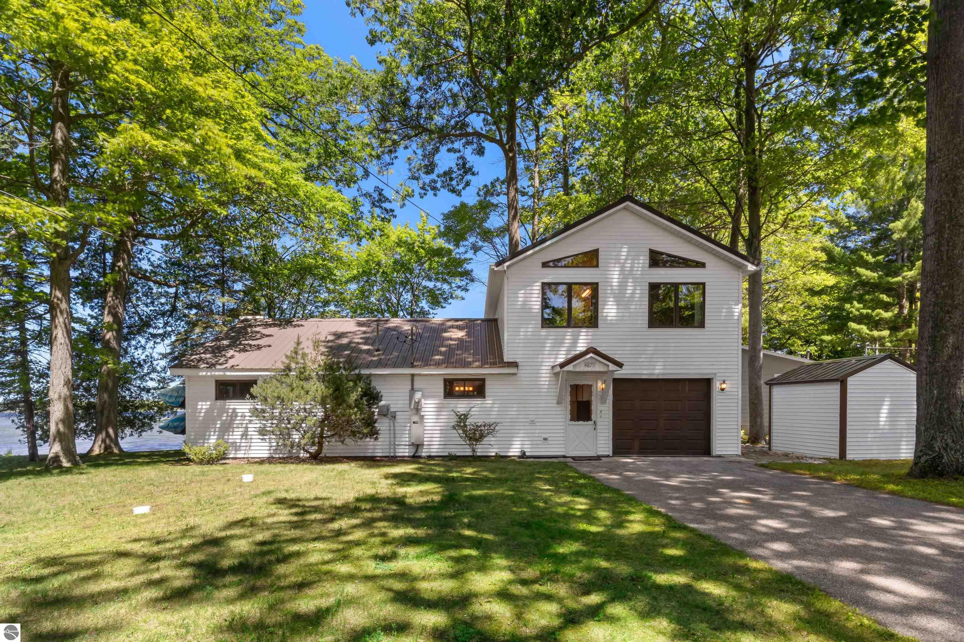 4871 Lakeview Drive